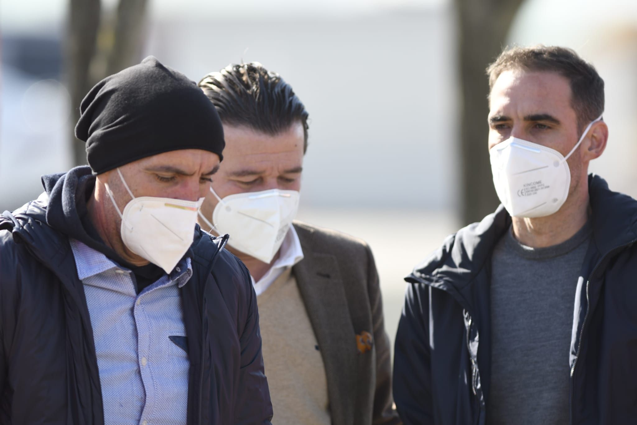 Monchi estuvo presente en el entrenamiento del Sevilla, junto a Fernando Navarro y Emilio de Dios (