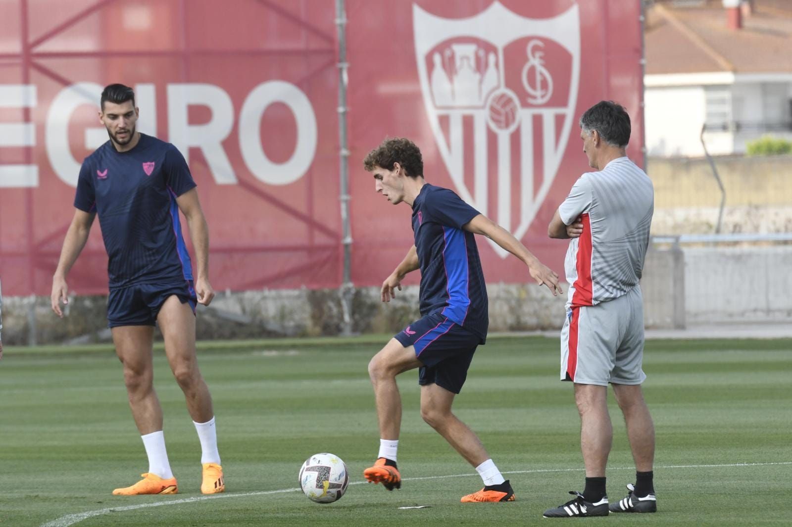  Mendilibar, junto Manu Bueno.