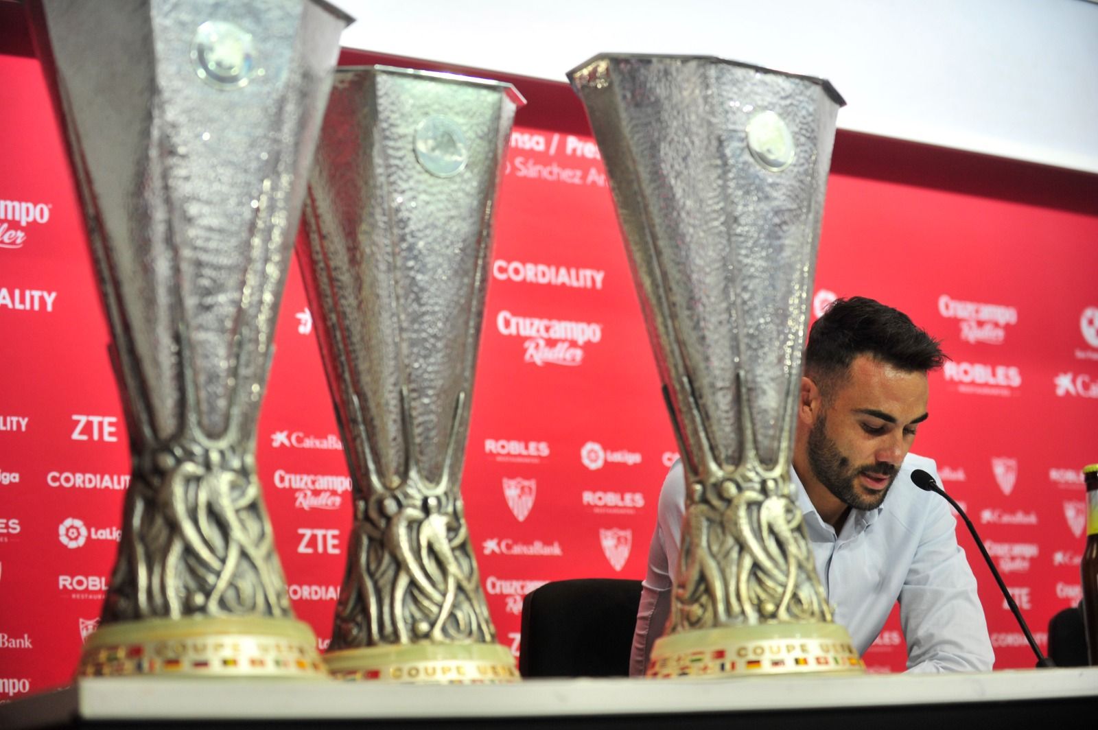  Iborra, en su despedida del Sevilla.