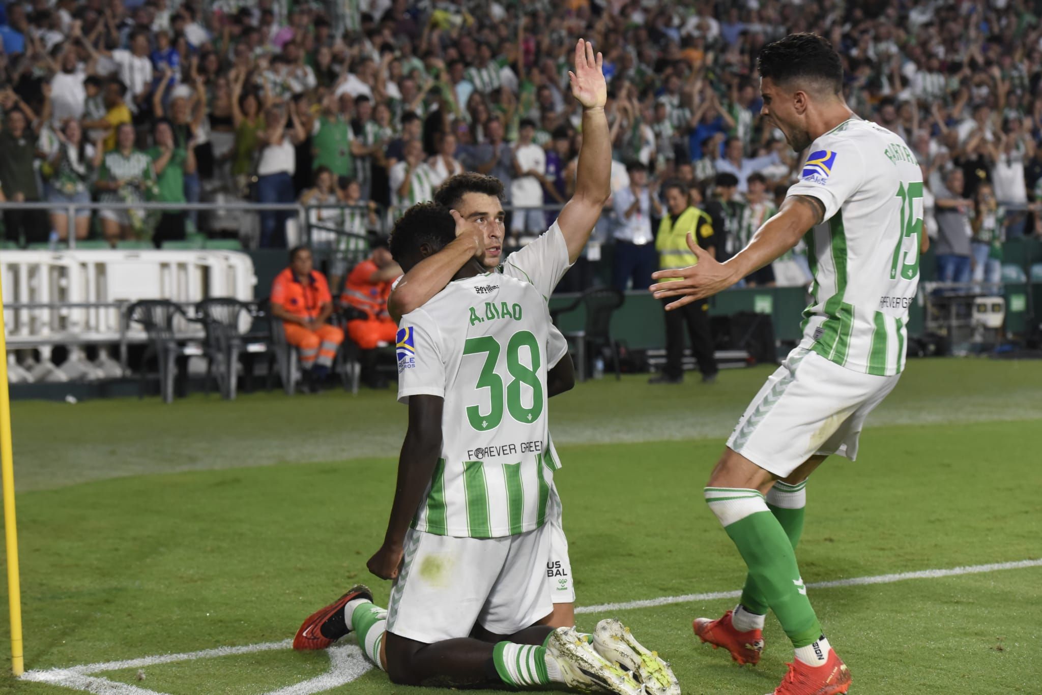  Celebración del tanto de Assane Diao ante el Valencia.