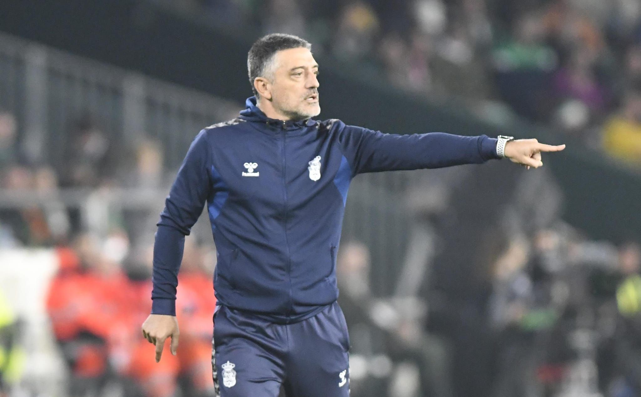  García Pimienta, ante el Betis.