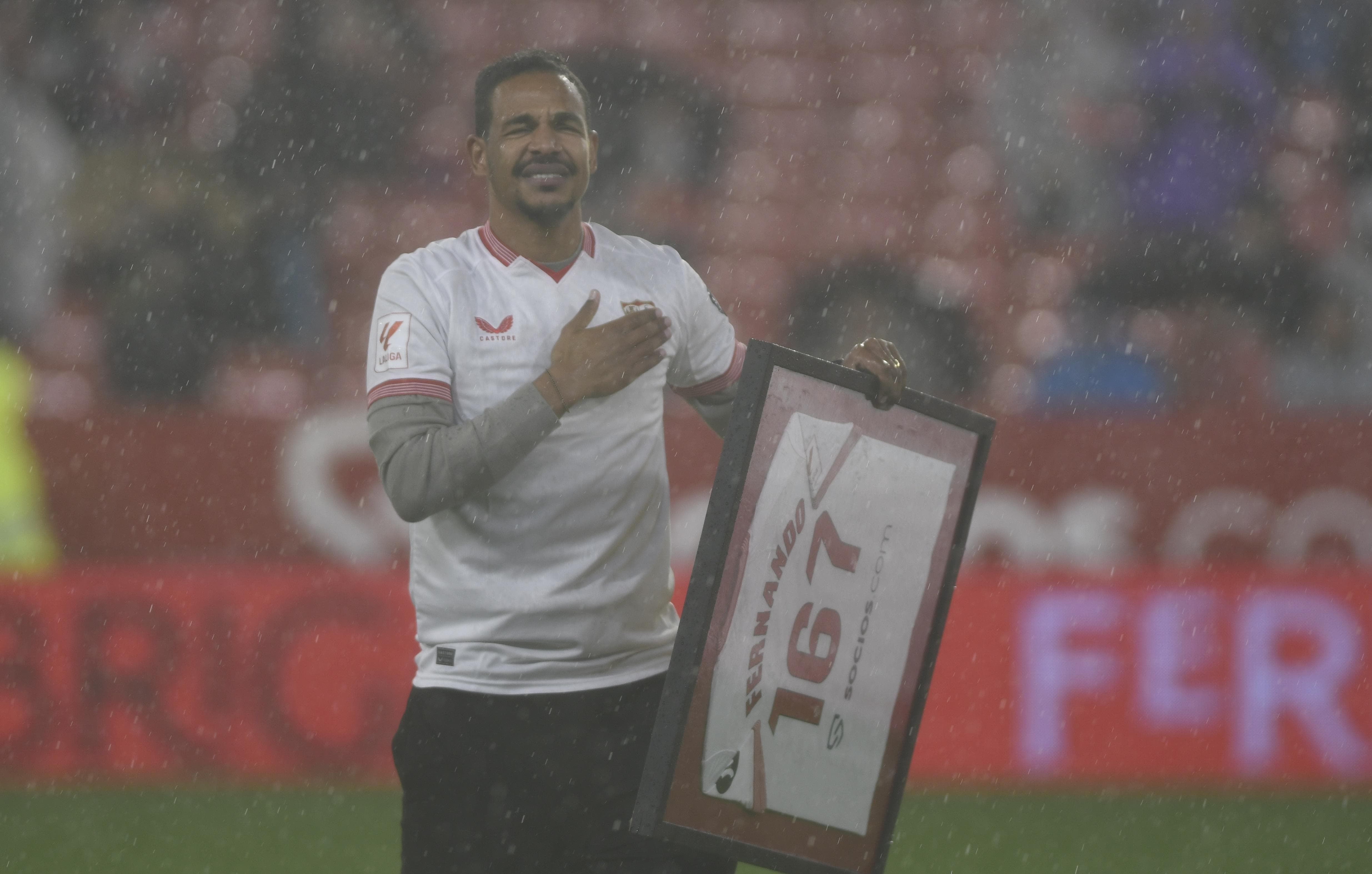  Fernando Reges, en su despedida del Sevilla.