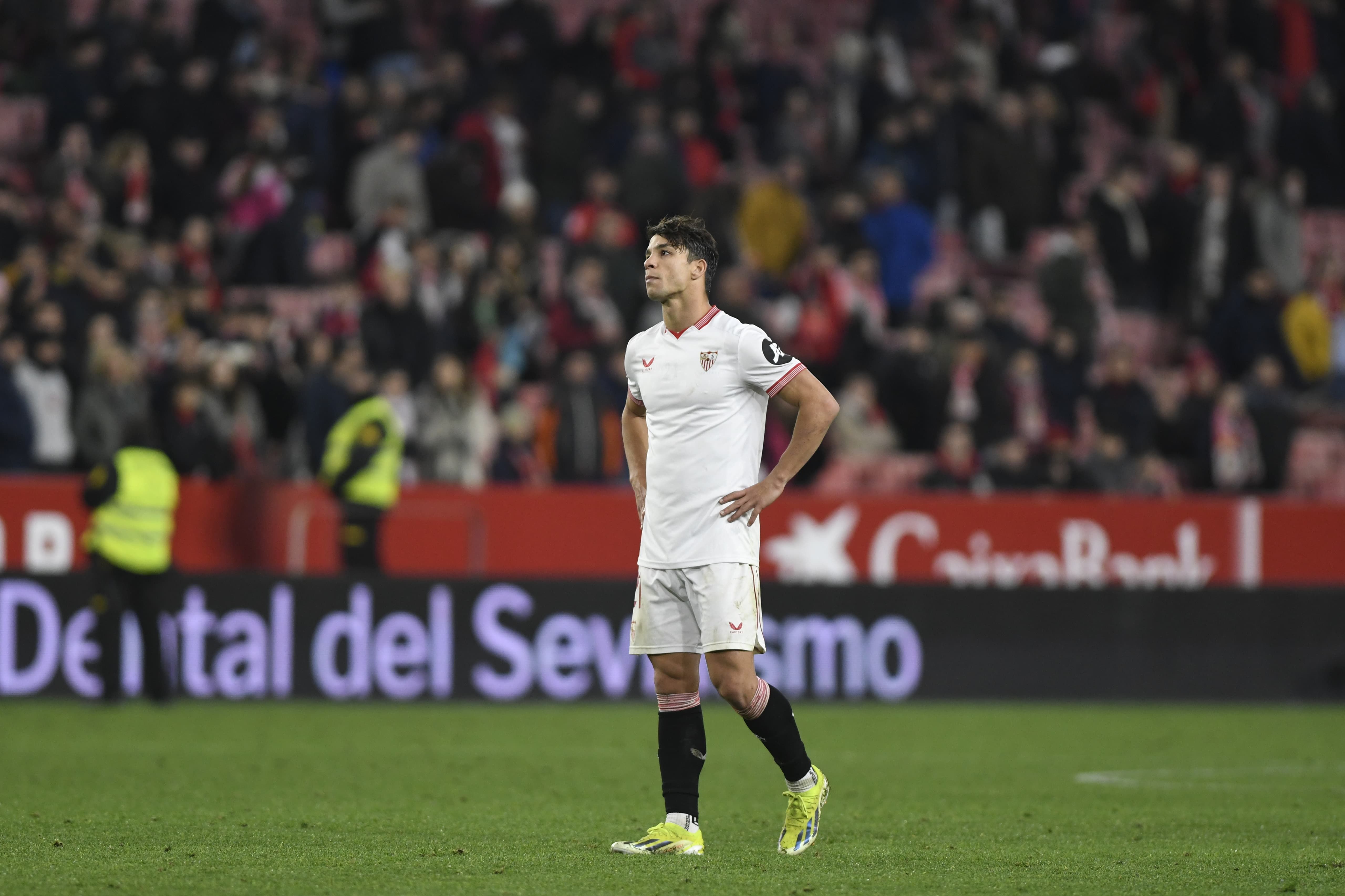 Óliver Torres, lamentándose tras caer ante el Alavés (Foto: Kiko Hurtado).