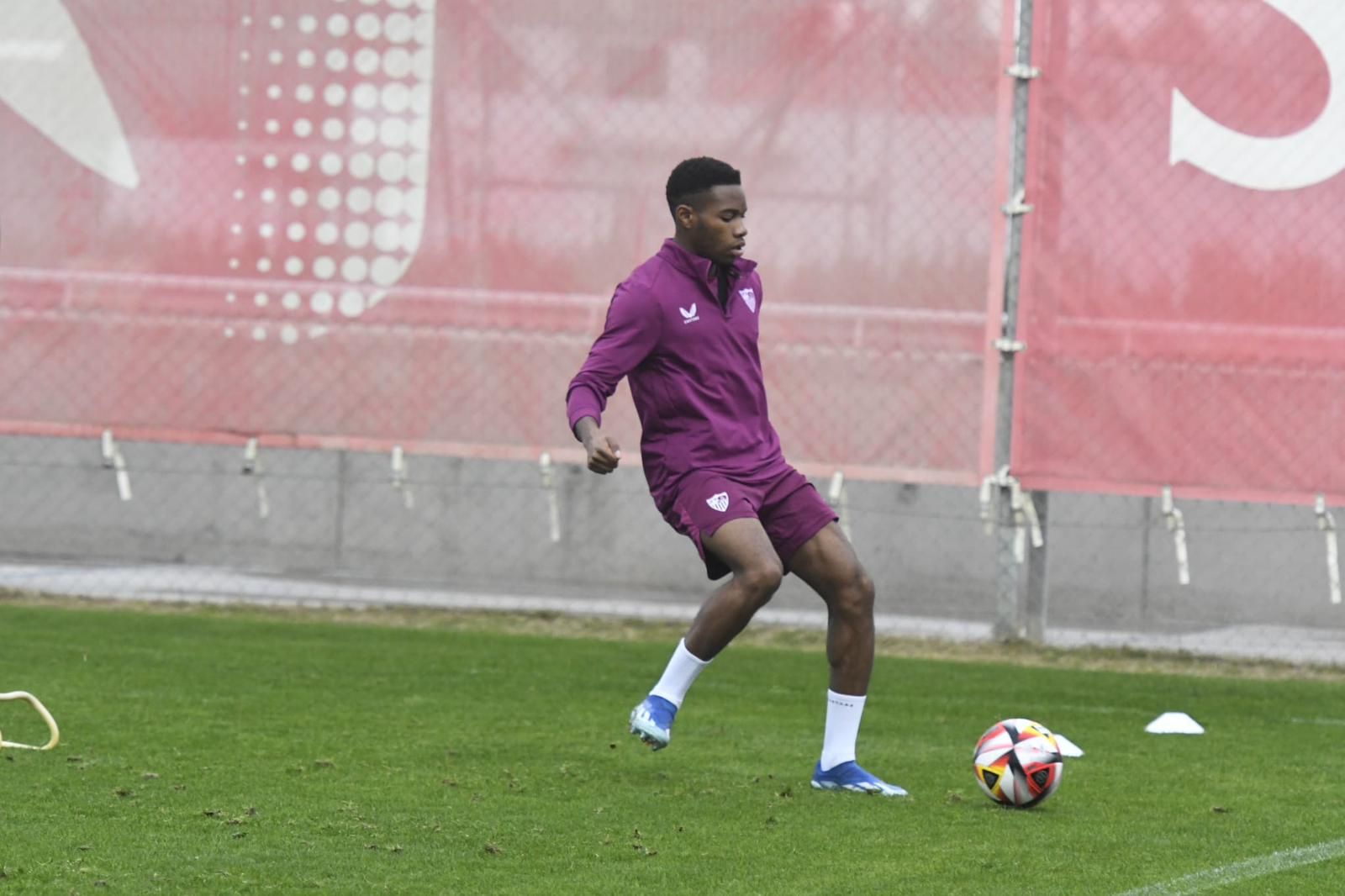  Idumbo Muzambo, durante un entrenamiento.