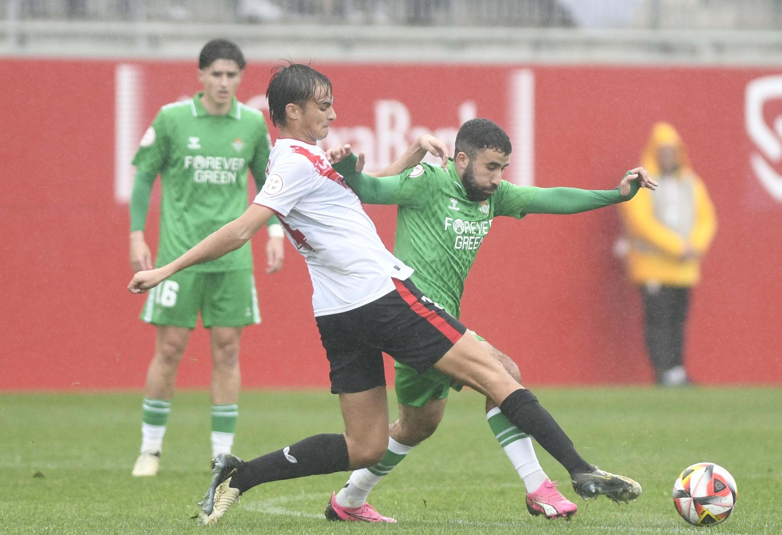  Lulo y Fekir, durante un 'derbi chico' de hace dos temporadas.