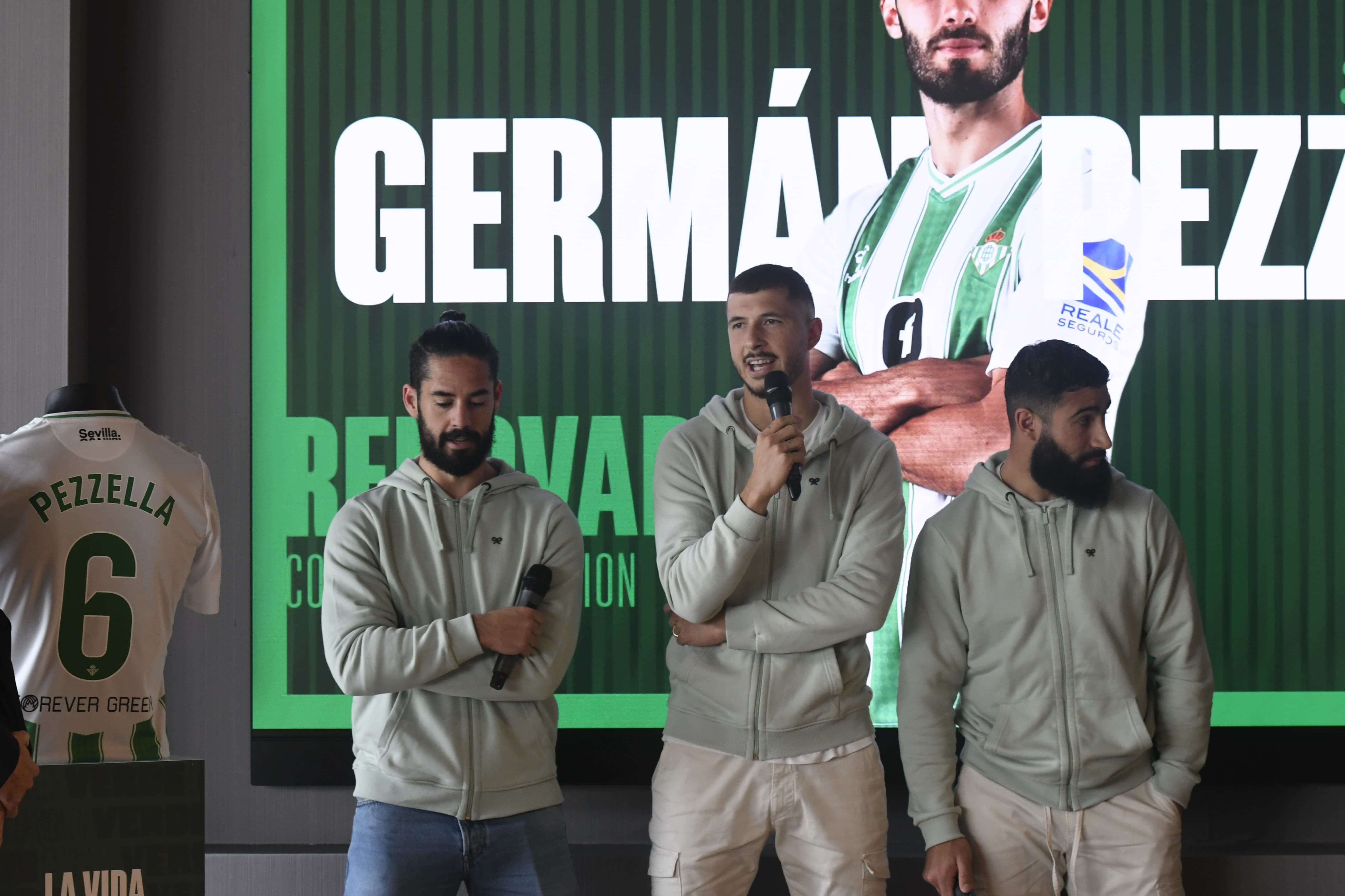  Guido Rodríguez, hablando en el acto de renovación de Pezzella