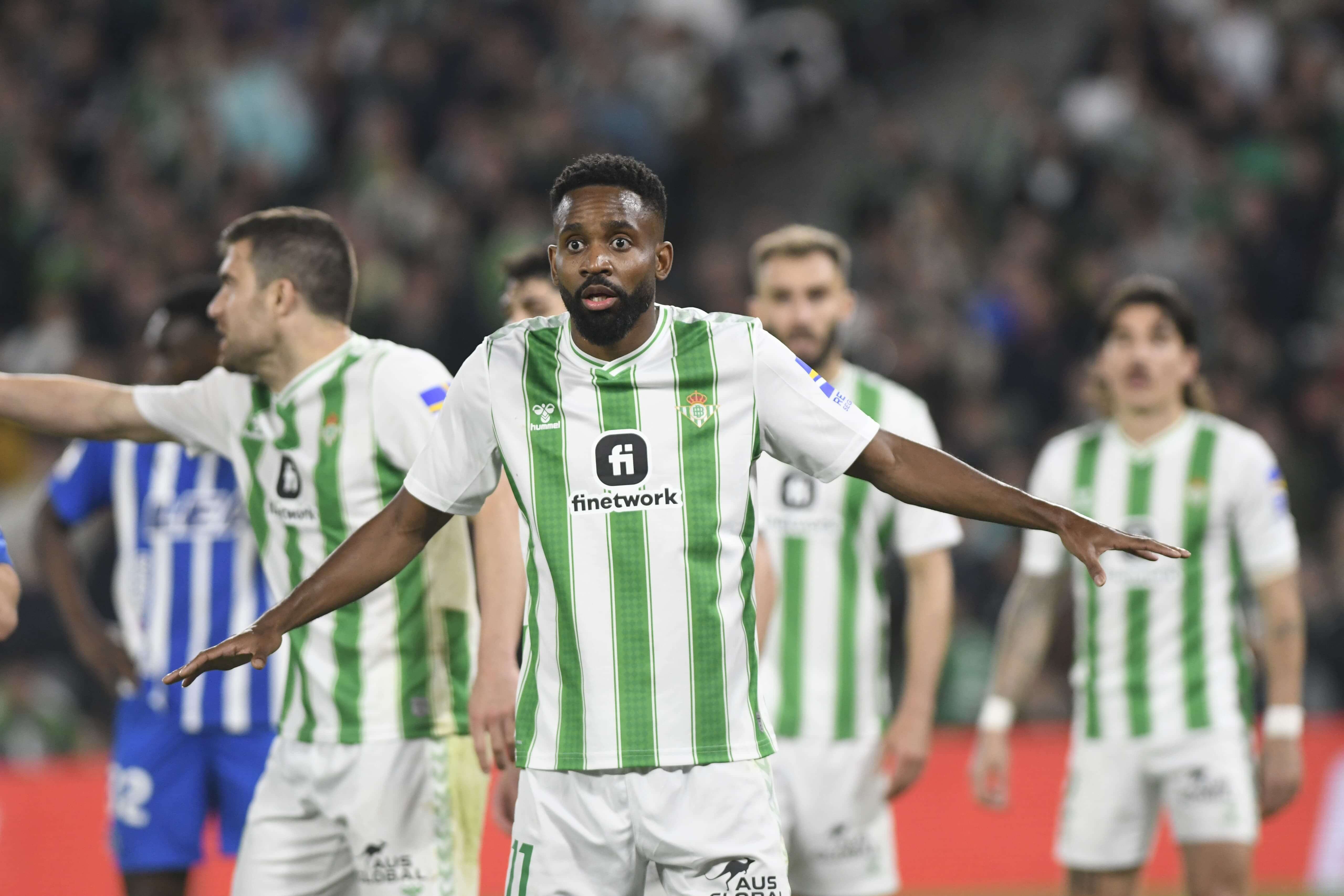  Bakambu, en su debut con el Betis