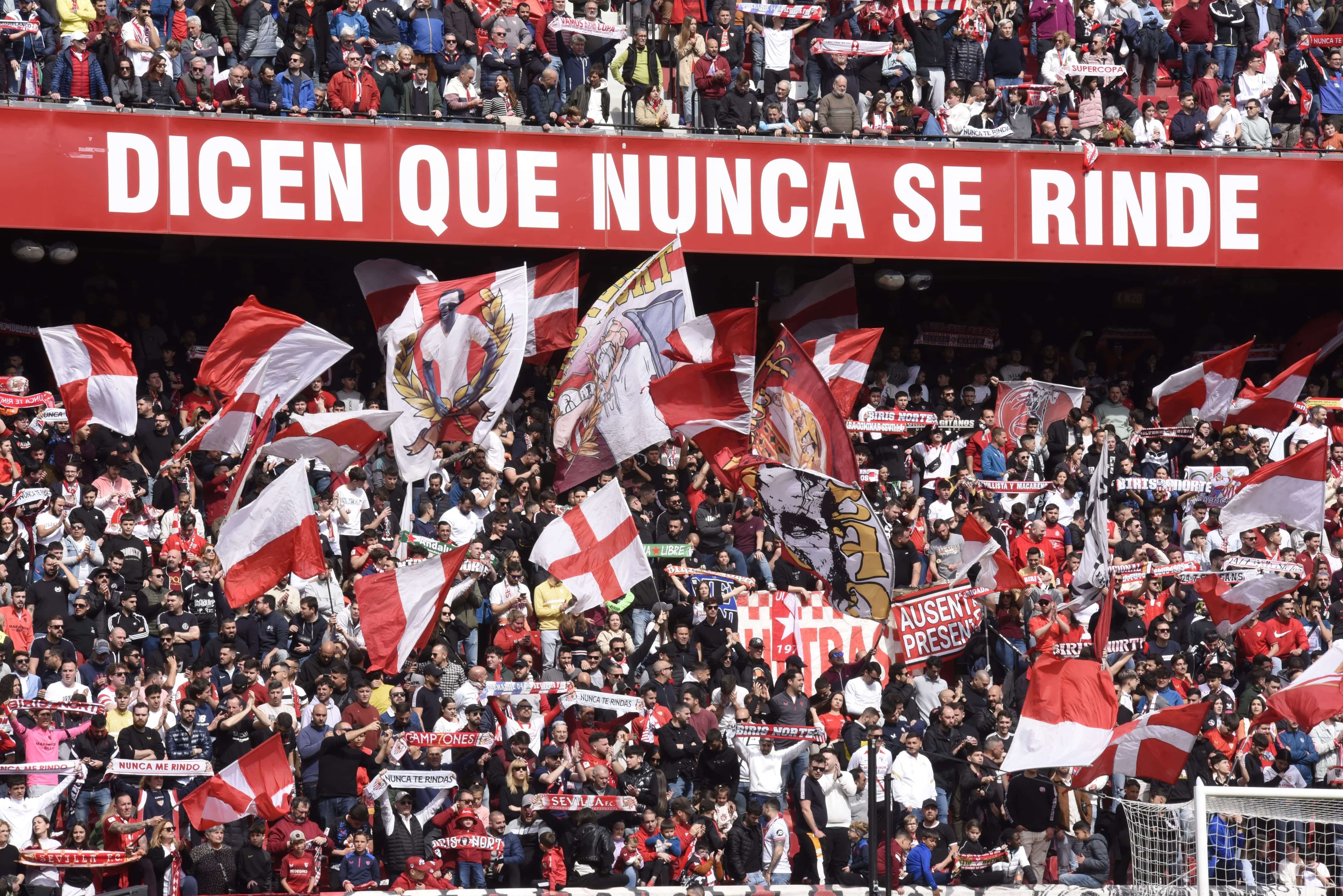  El Gol Norte del Sánchez-Pizjuán, ante la Real.