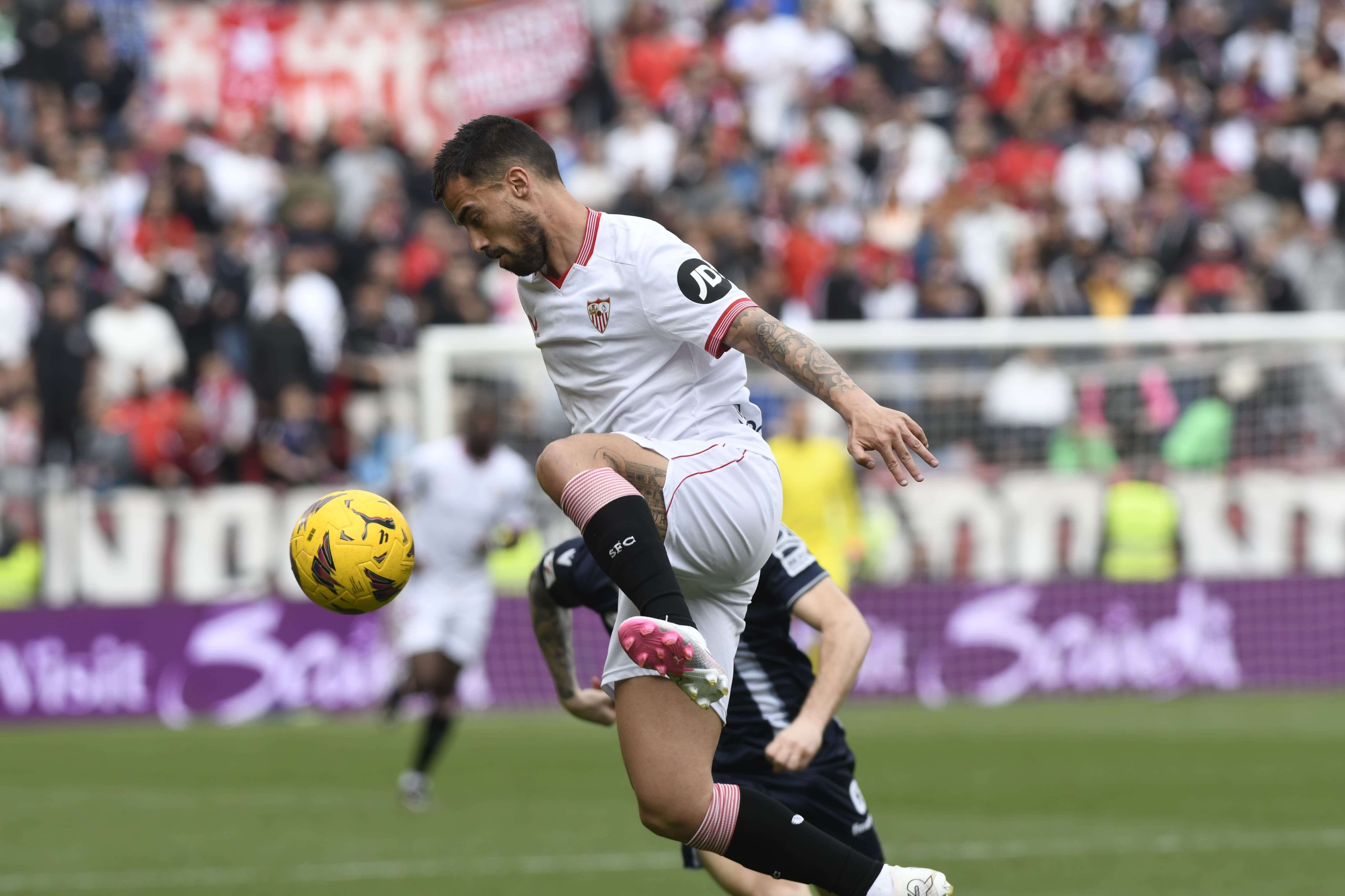  Suso, ante la Real Sociedad.