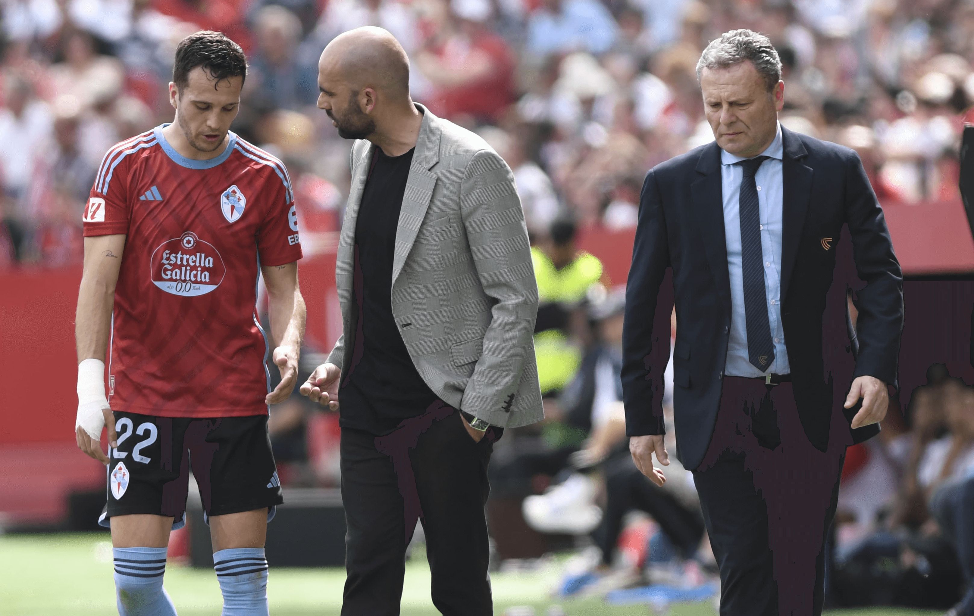  Giráldez conversa con Manquillo el día de su estreno como técnico del primer equipo.