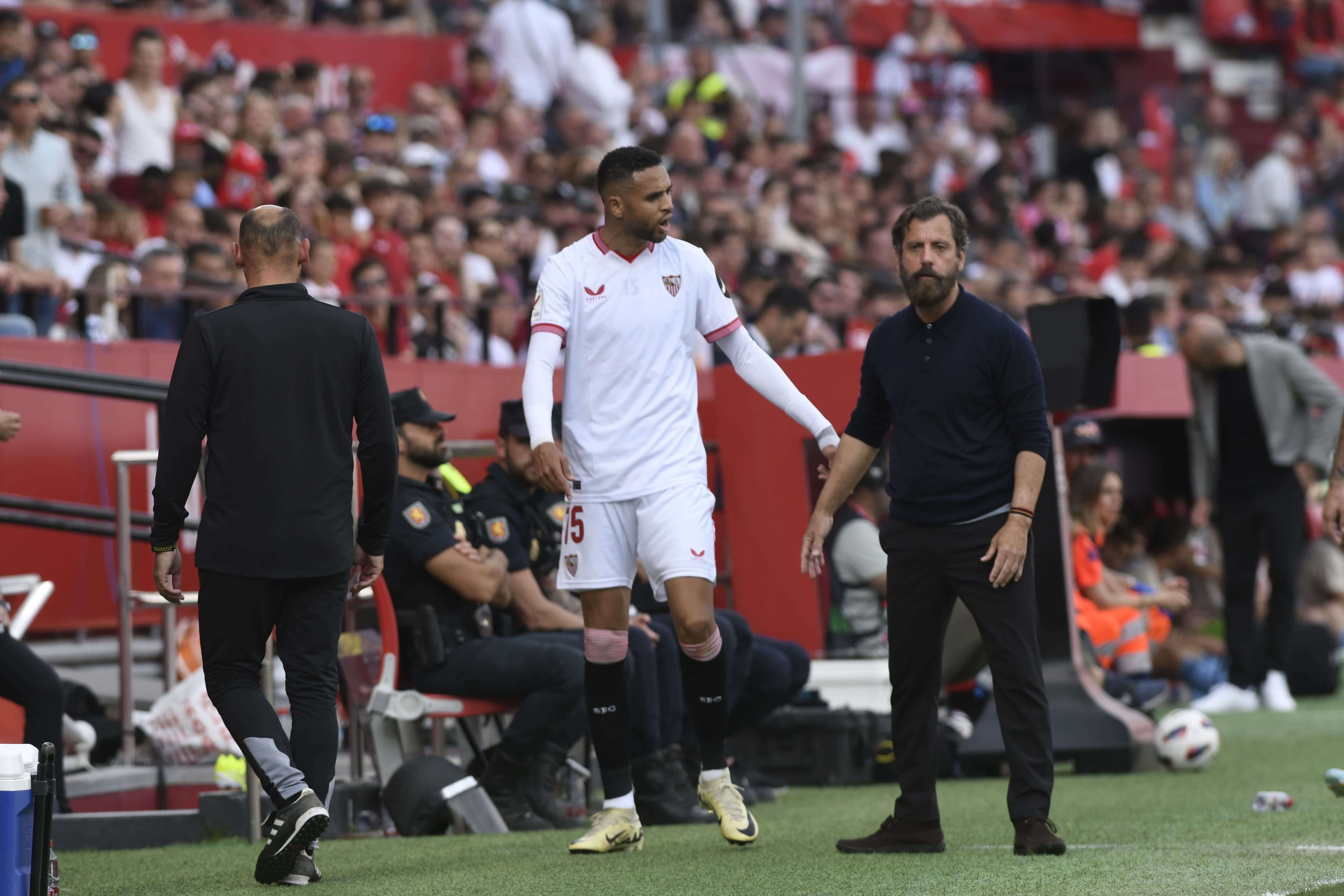  En-Nesyri, enfadado tras ser cambiado.