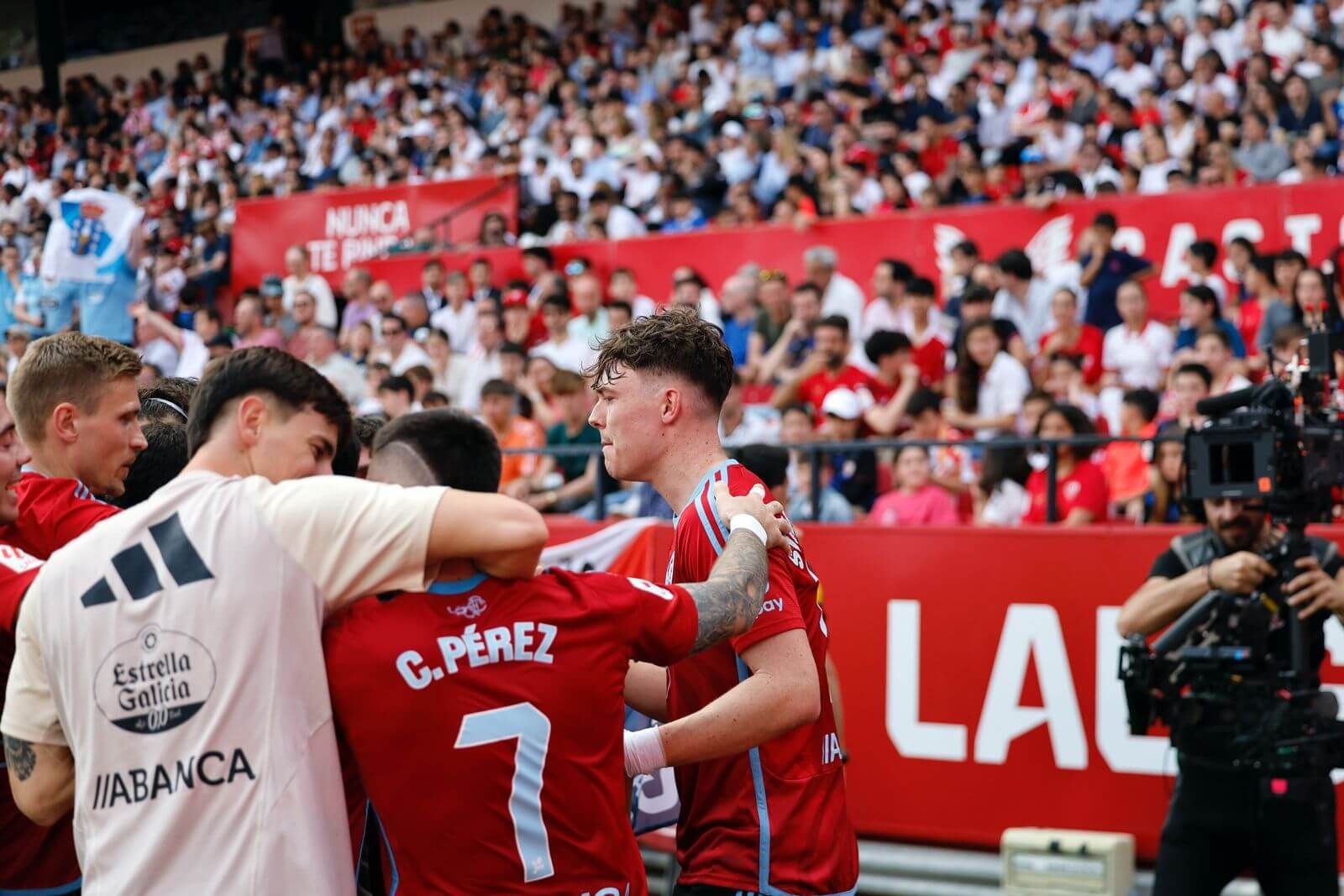  Strand Larsen celebra su gol.