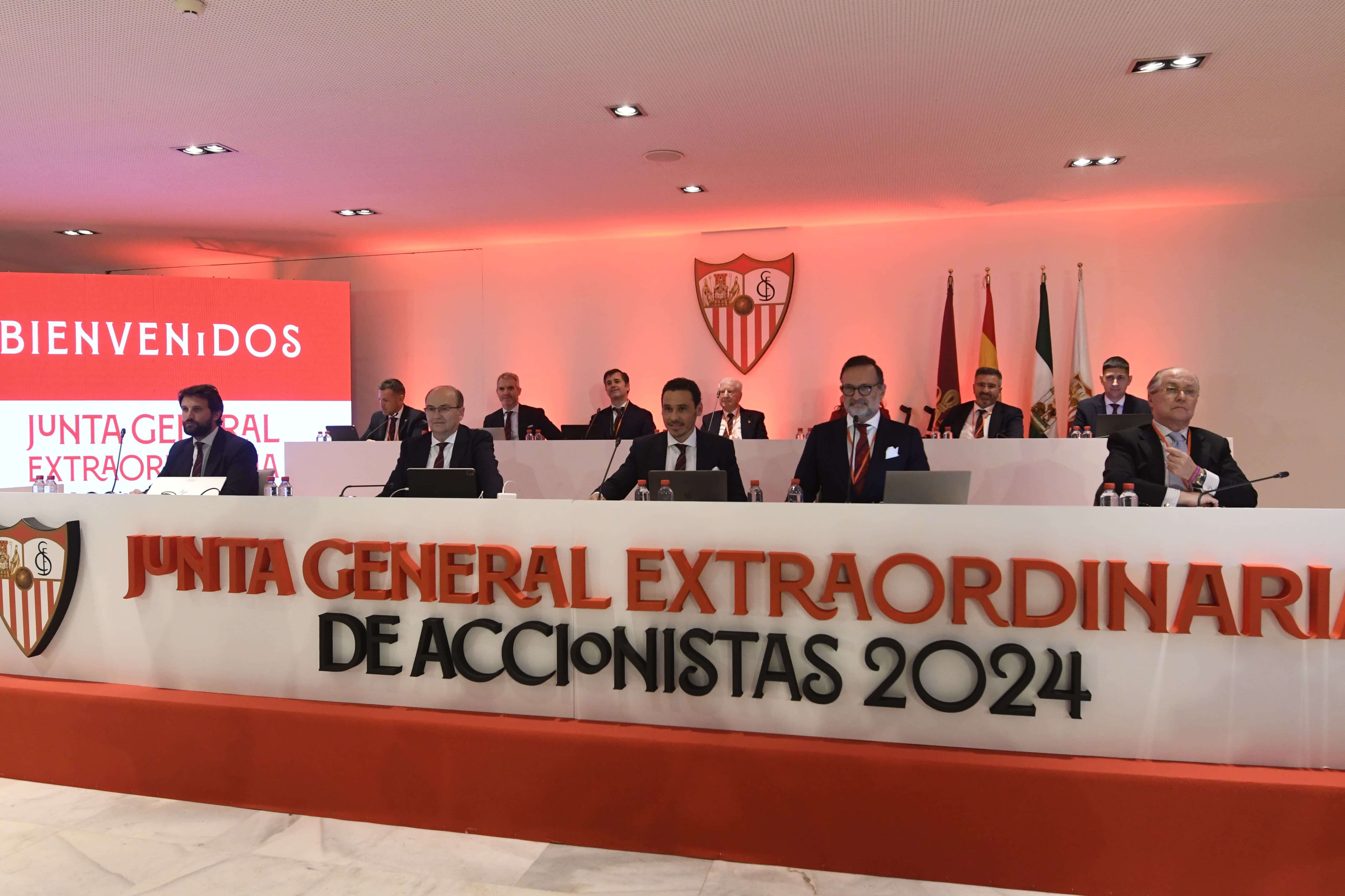 Del Nido Carrasco, antes de la Junta General Extraordinaria.