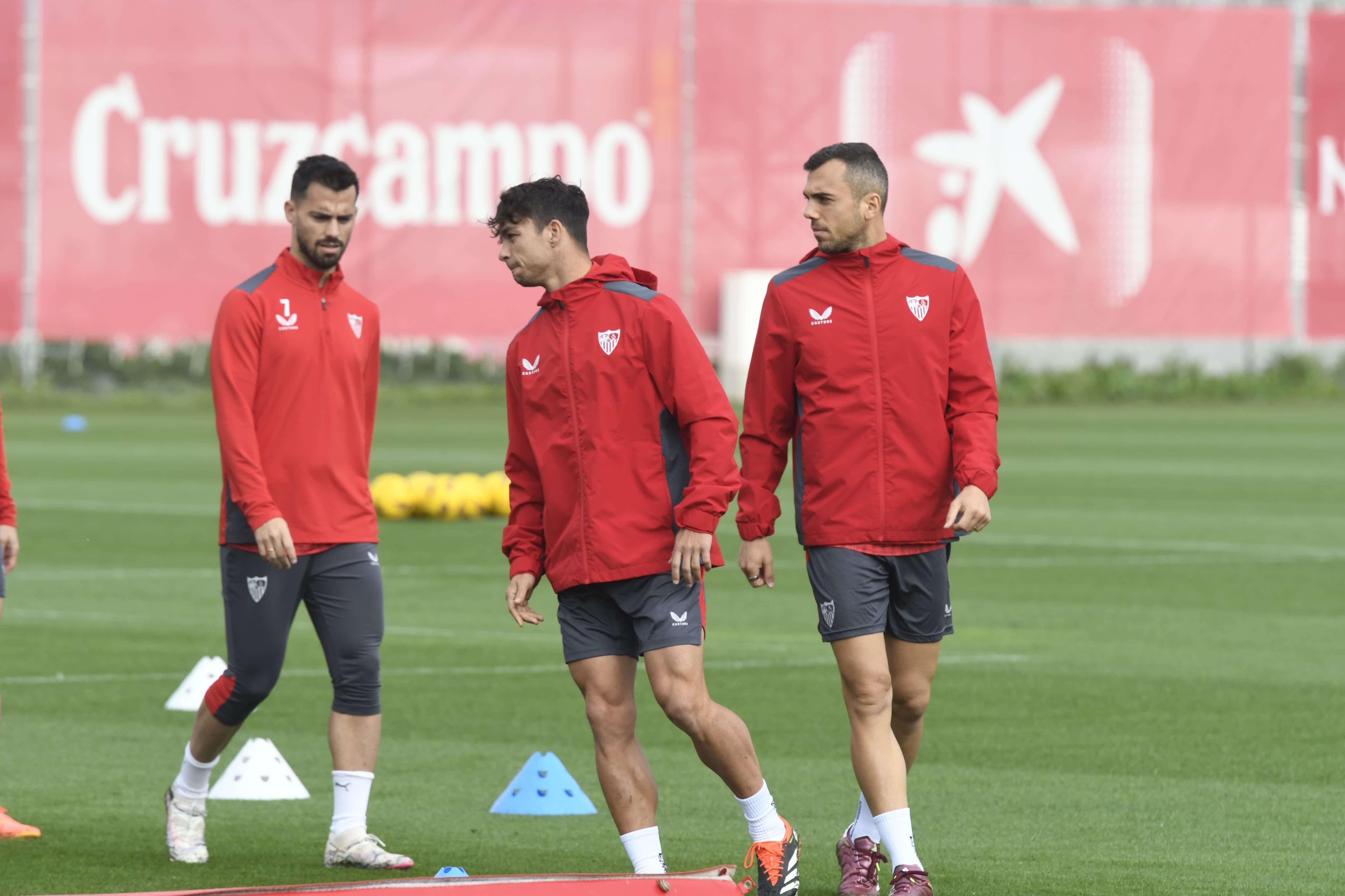  Óliver Torres, Suso y Jordán, en la sesión del miércoles.