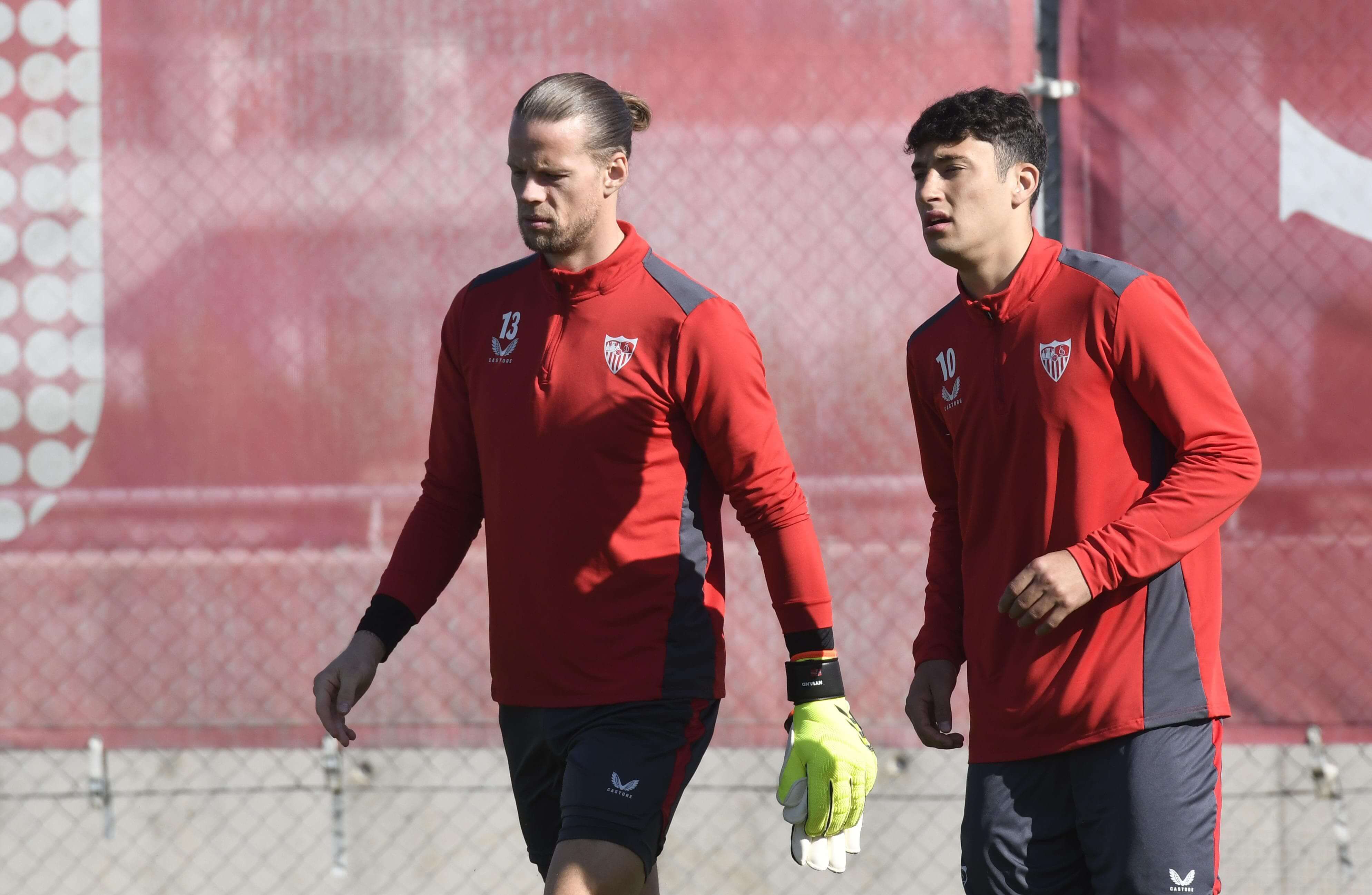Alejo Véliz, junto a Nyland, en un entrenamiento del Sevilla (foto: Kiko Hurtado).