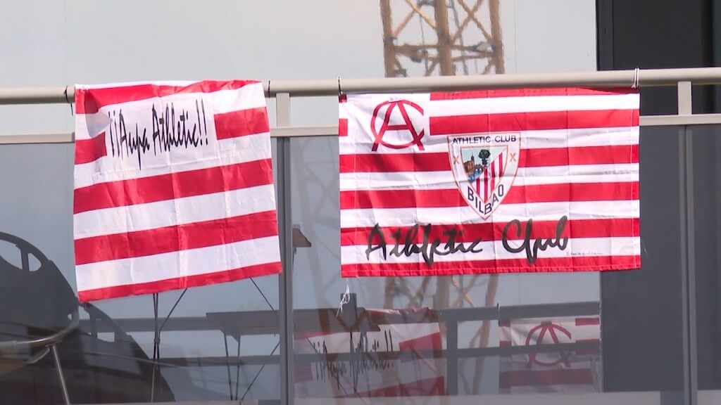  Balcones engalanados con las camisetas del Athletic.