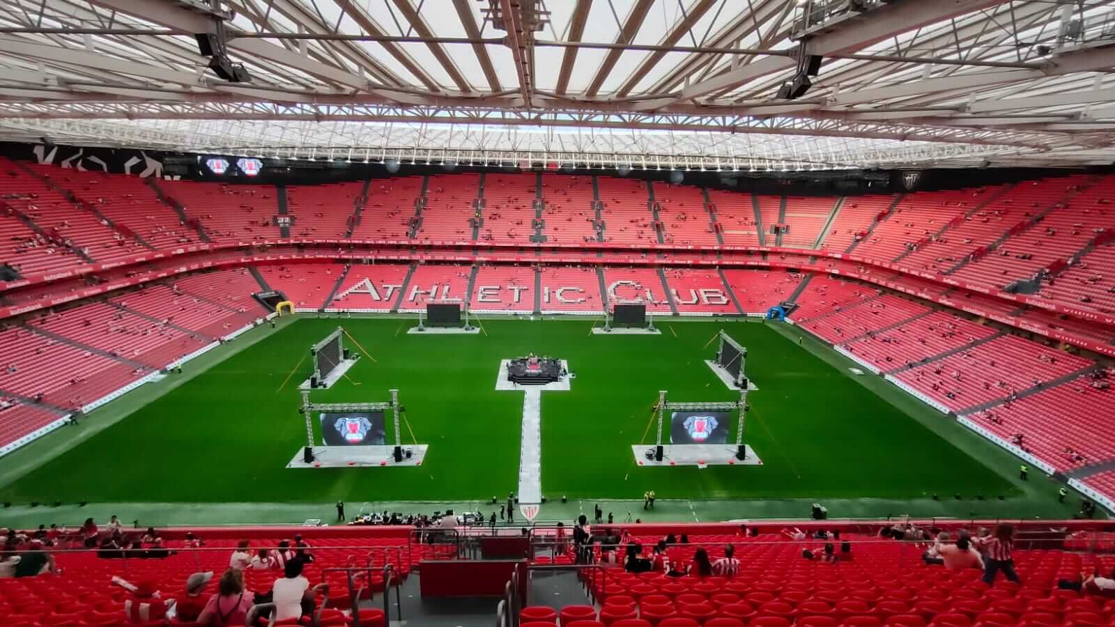 San Mamés vacío a dos horas de que comenzase la final de Copa.