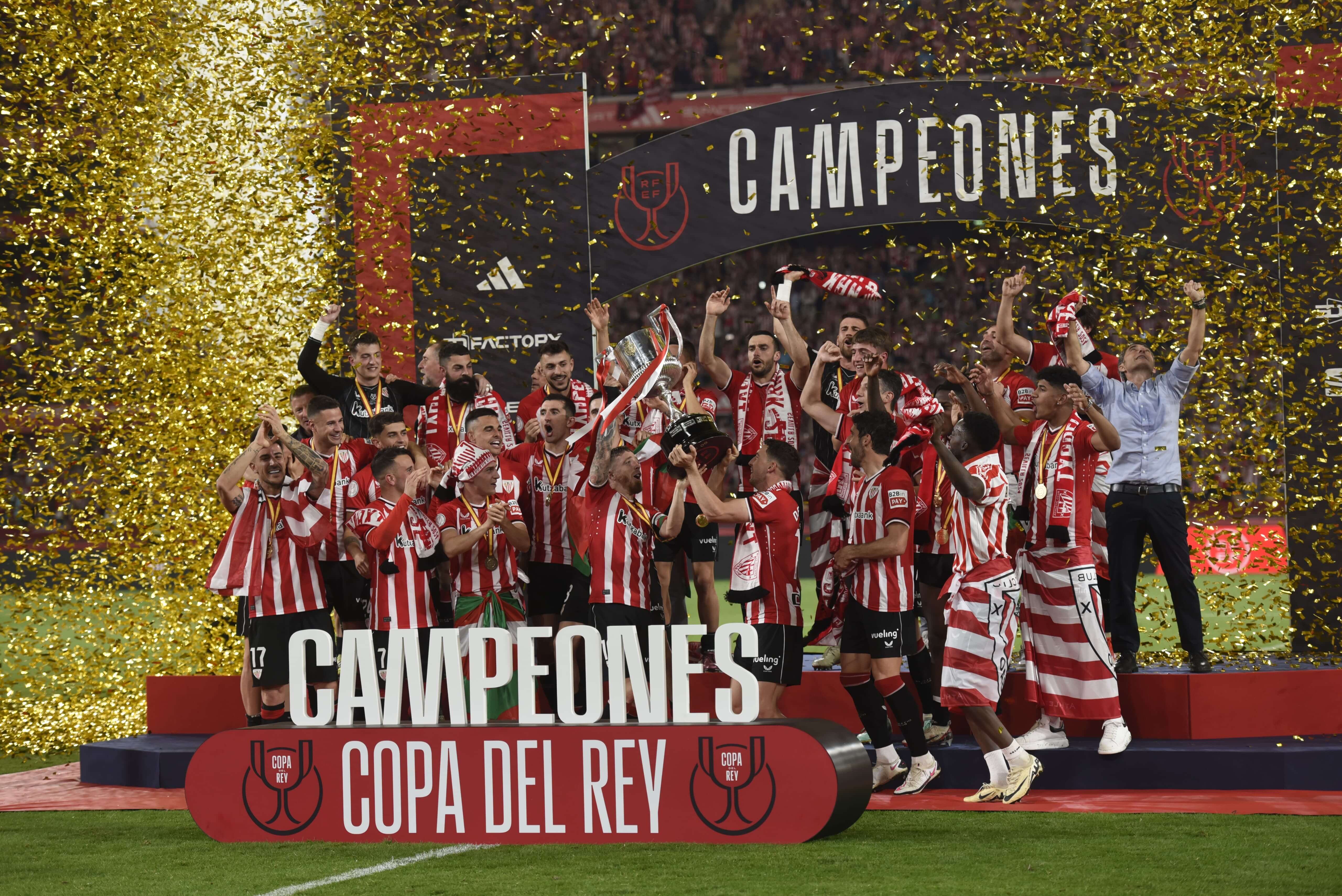  El Athletic levanta el título de campeón de la Copa del Rey.