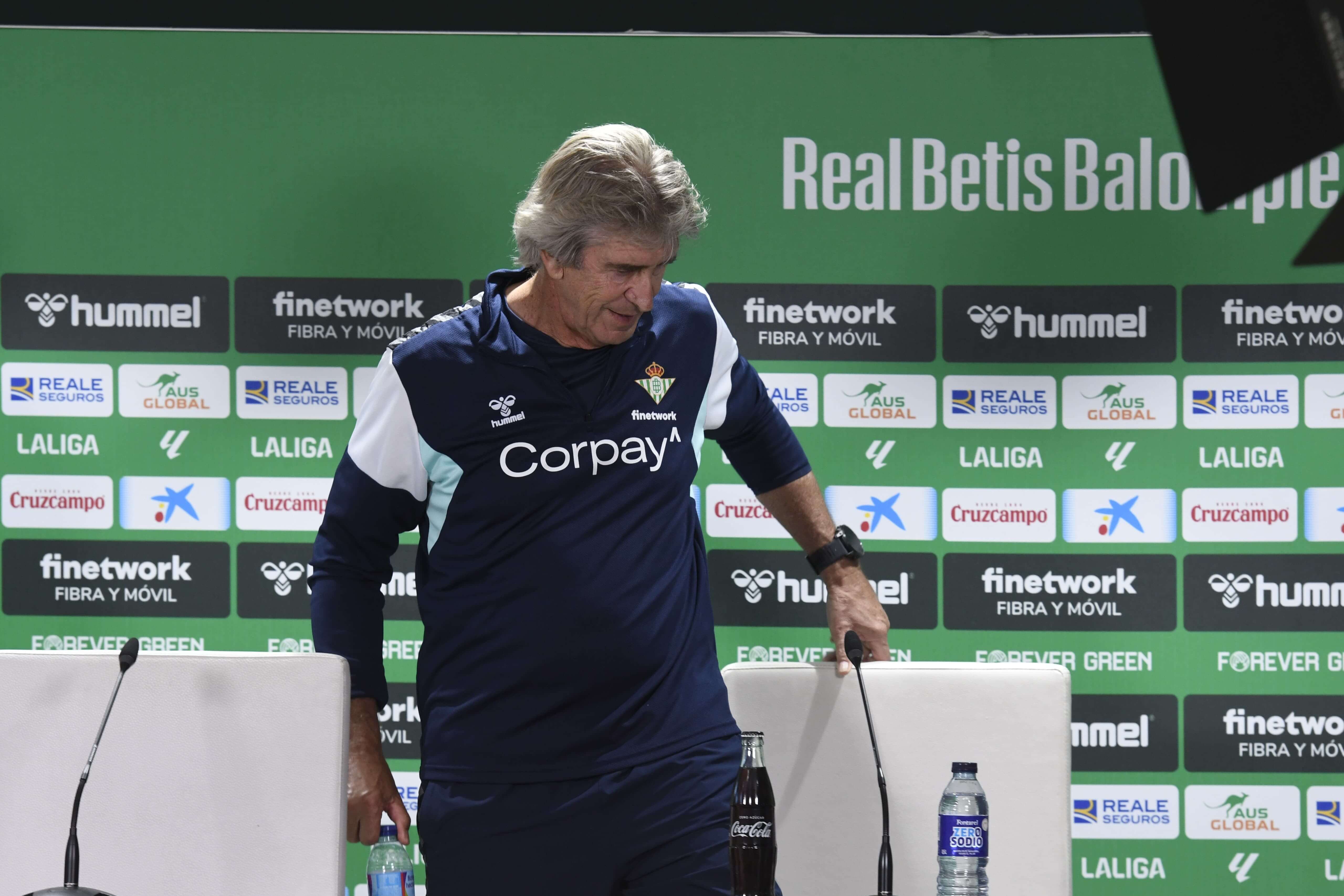 Manuel Pellegrini, durante la rueda de prensa de este viernes.