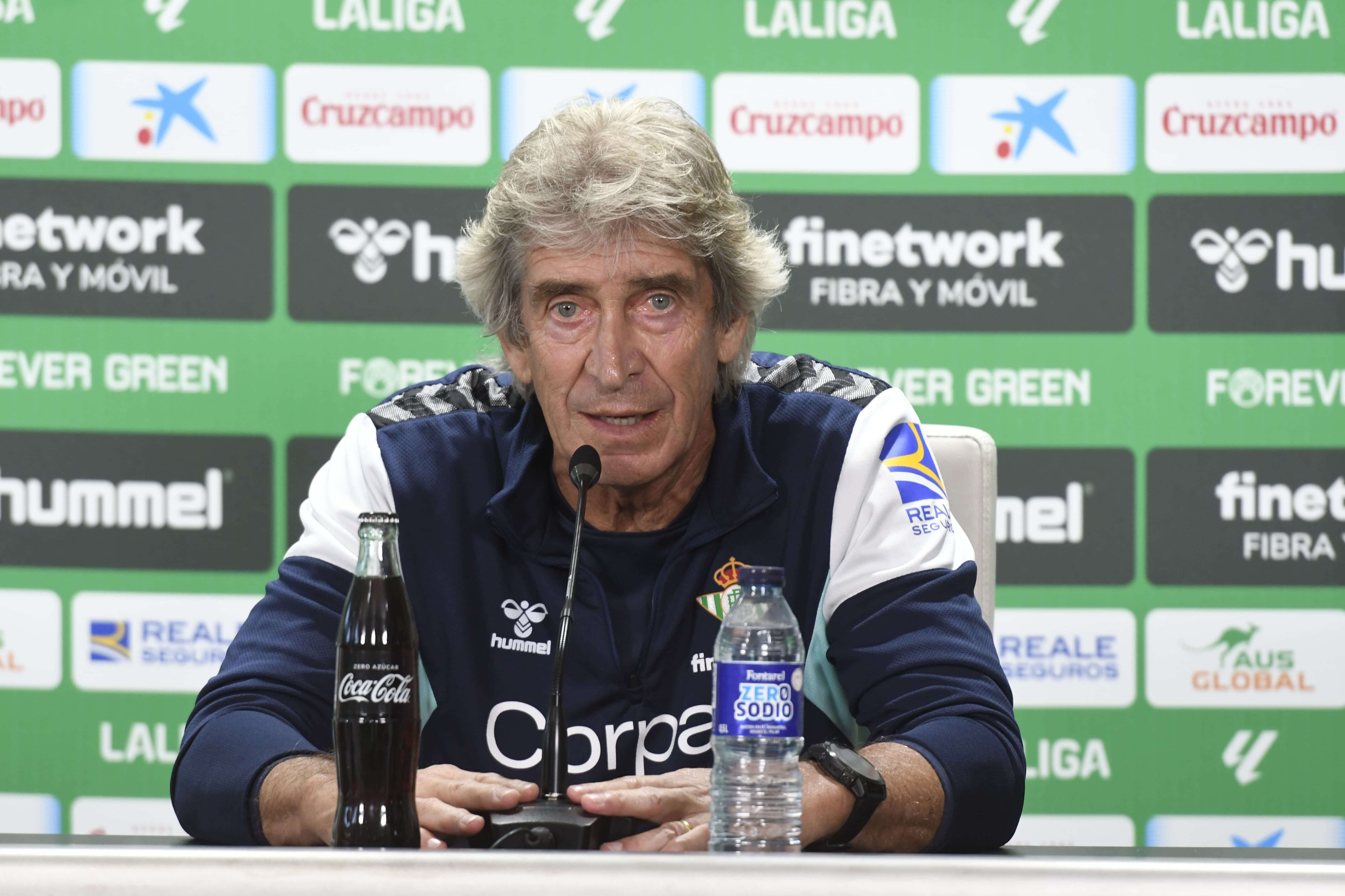 Manuel Pellegrini, durante la rueda de prensa de este viernes.