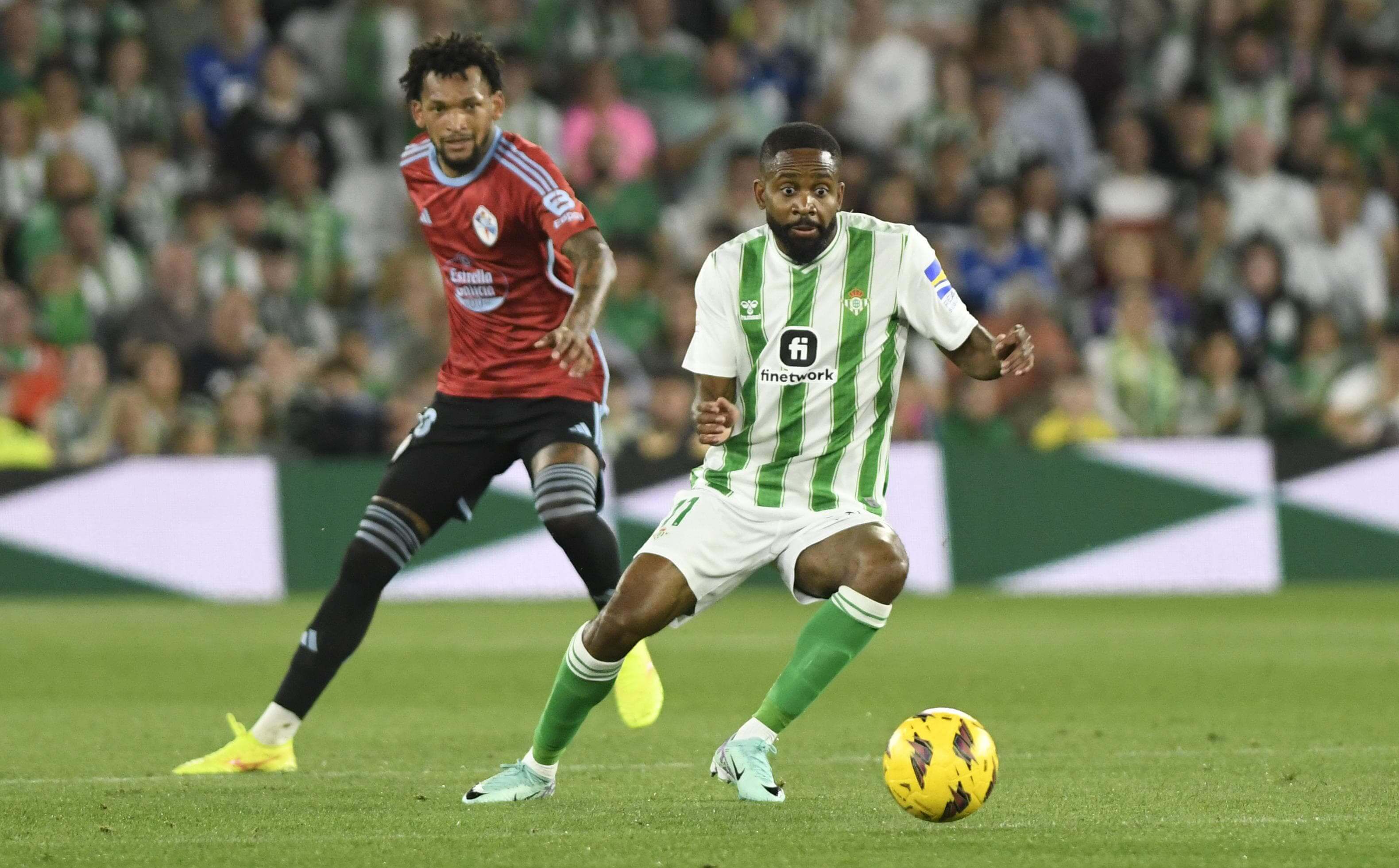  Cédric Bakambu, delantero del Real Betis