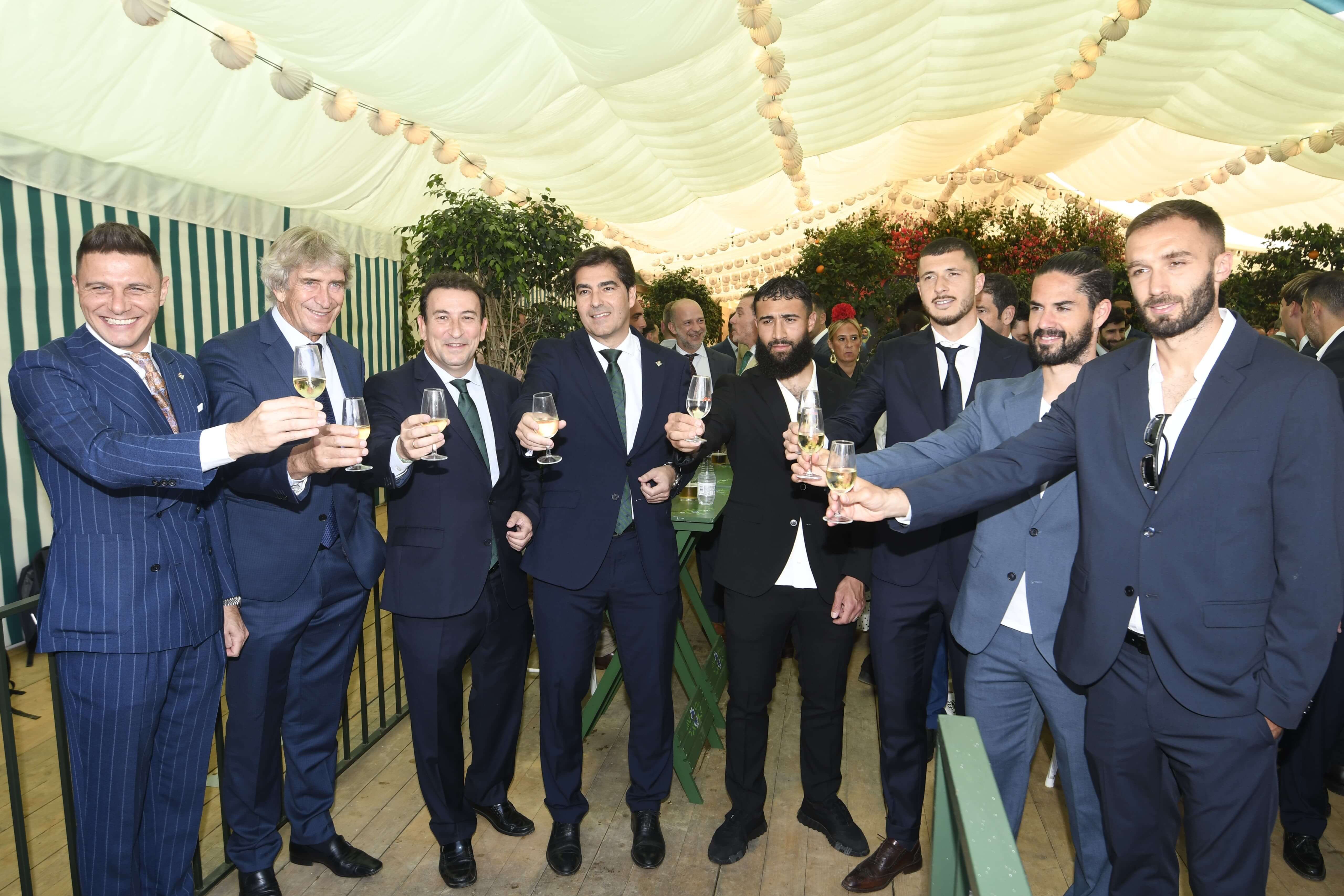 Brindis bético en la Feria de Abril.