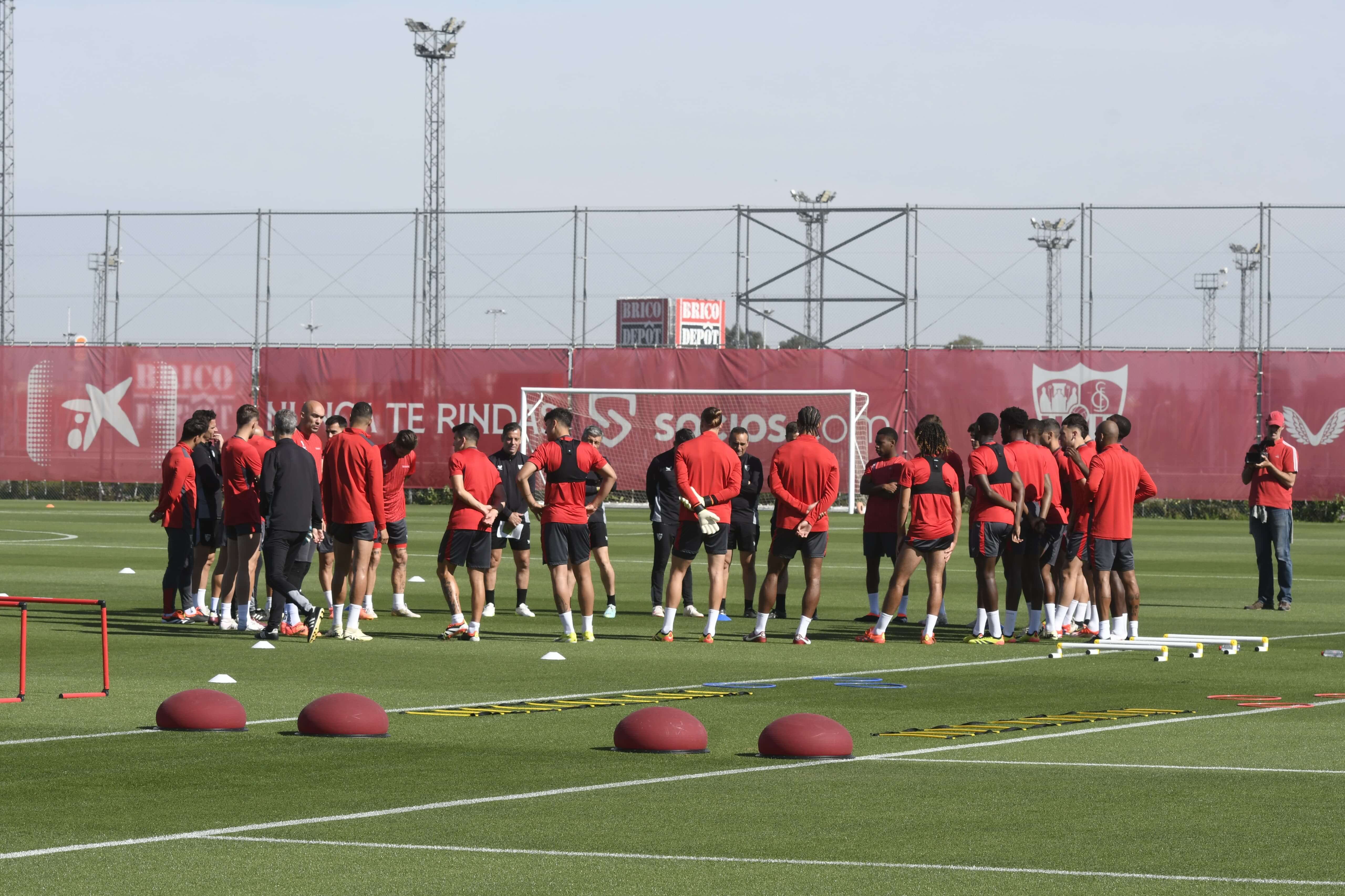 El Sevilla en el entrenamiento de este jueves.