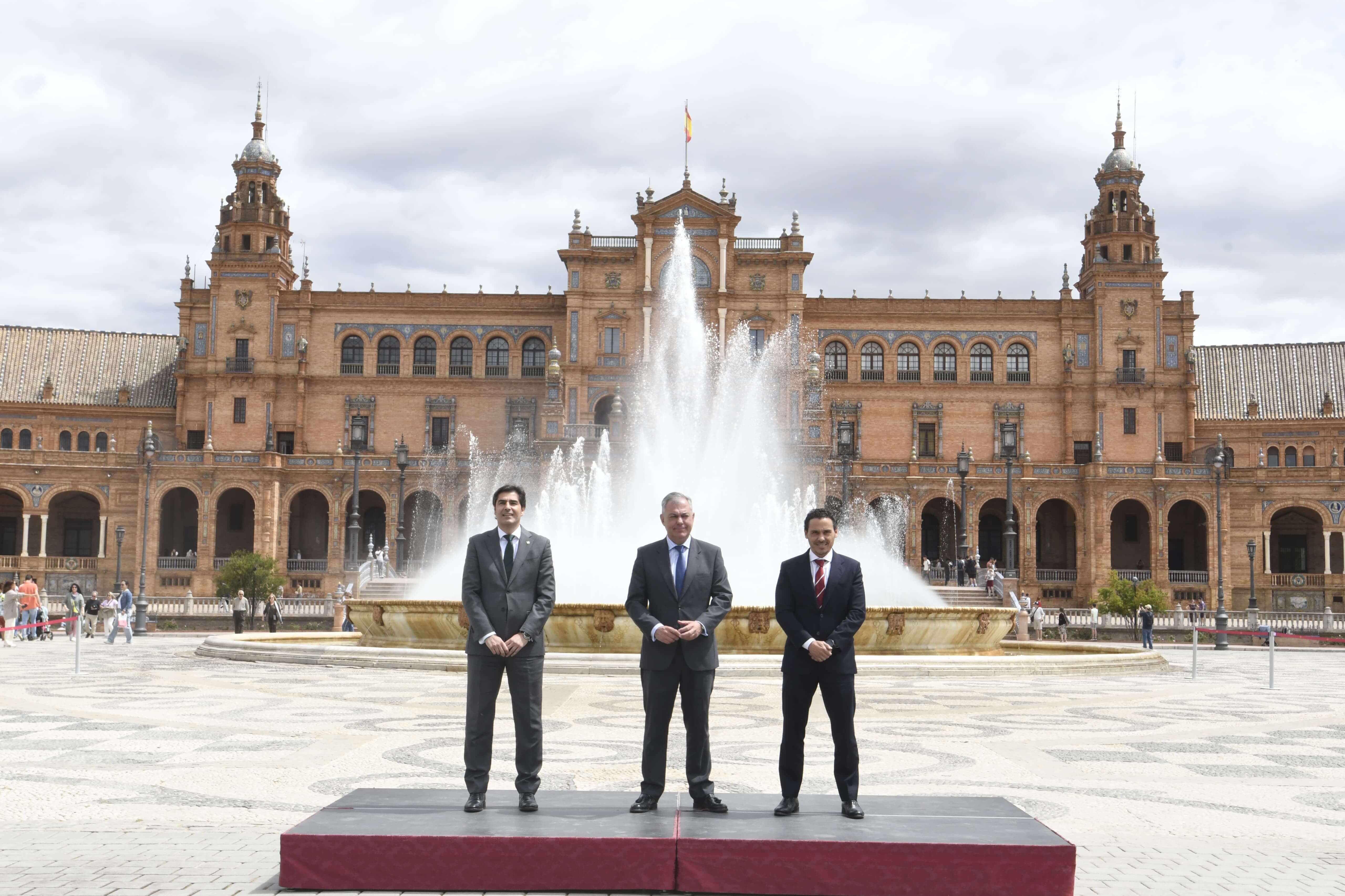  Ángel Haro, José Luis Sanz y José María del Nido Carrasco en el acto de este viernes. (Foto: Ki