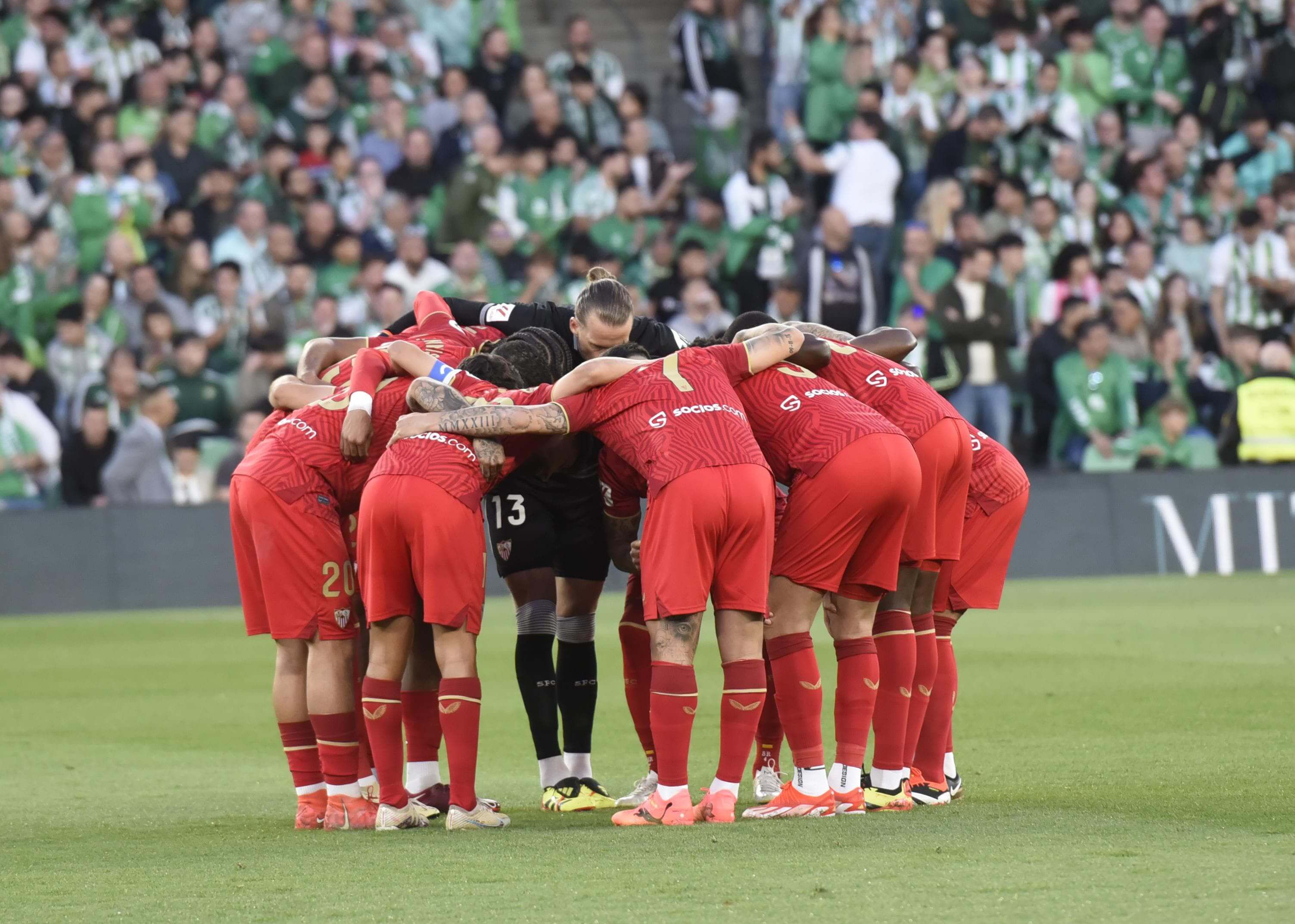  La conjura del Sevilla antes del derbi.
