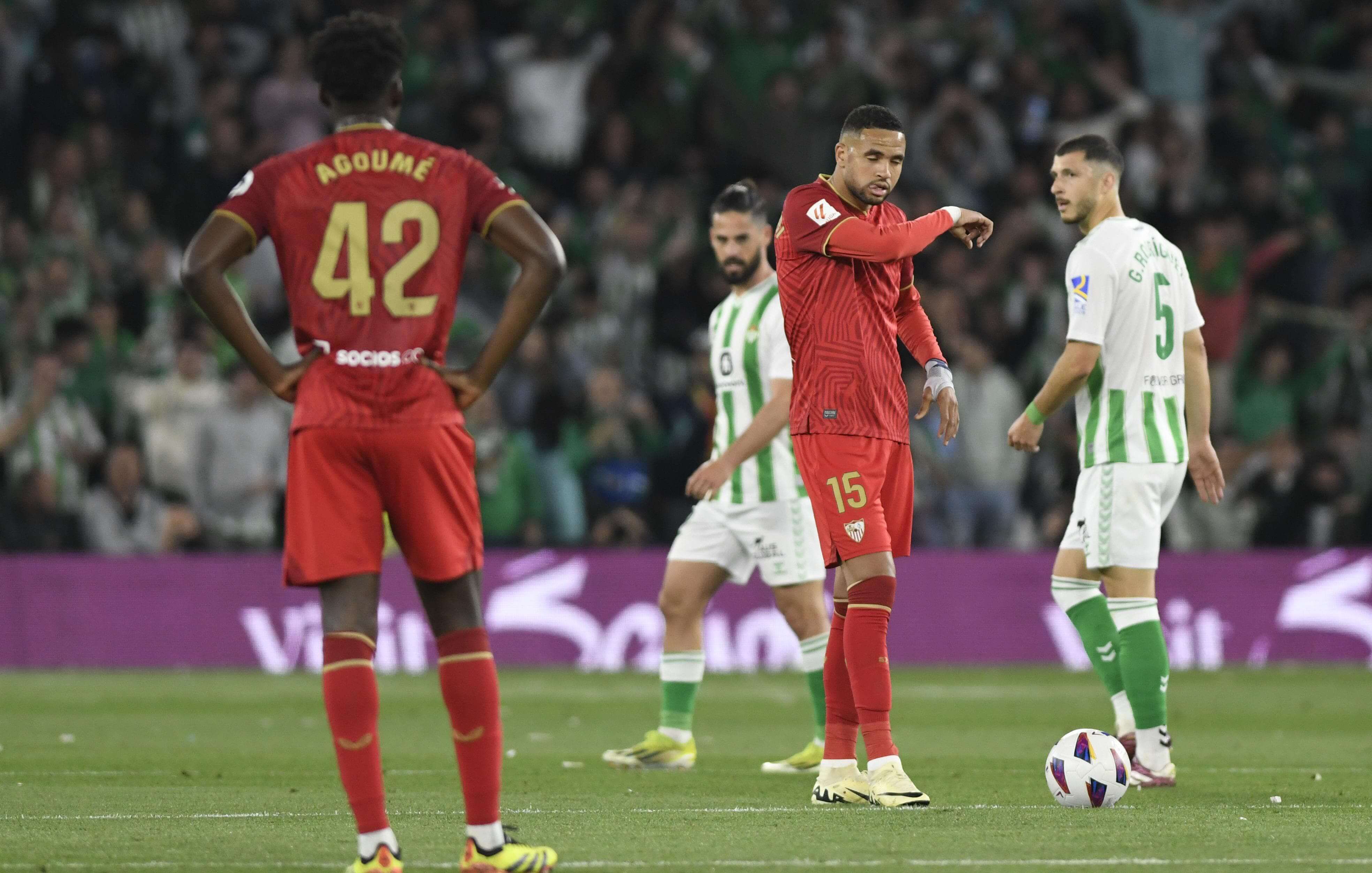 Lucién Agoumé en el derbi.