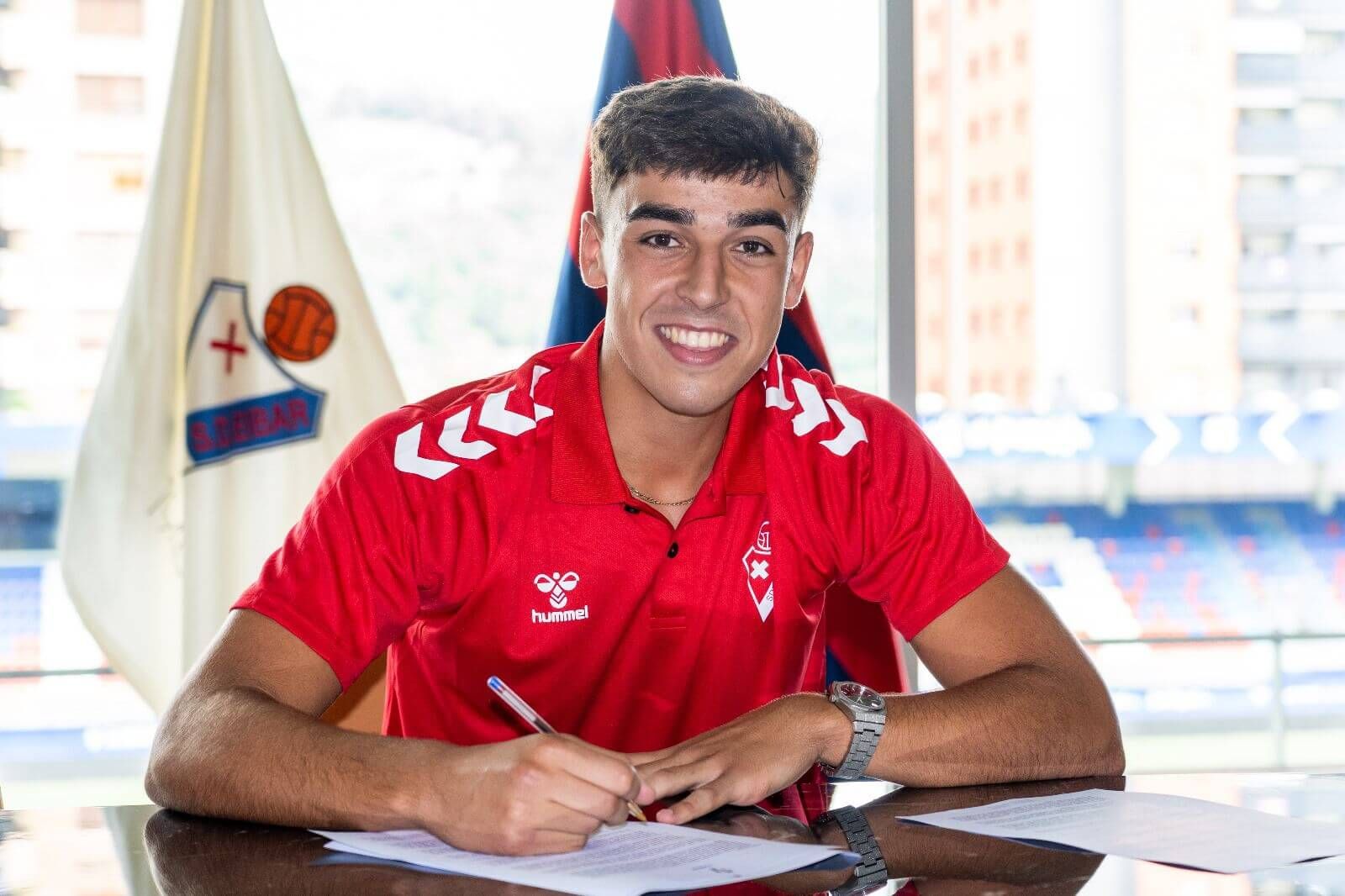  Ander Izagirre, con el Eibar.