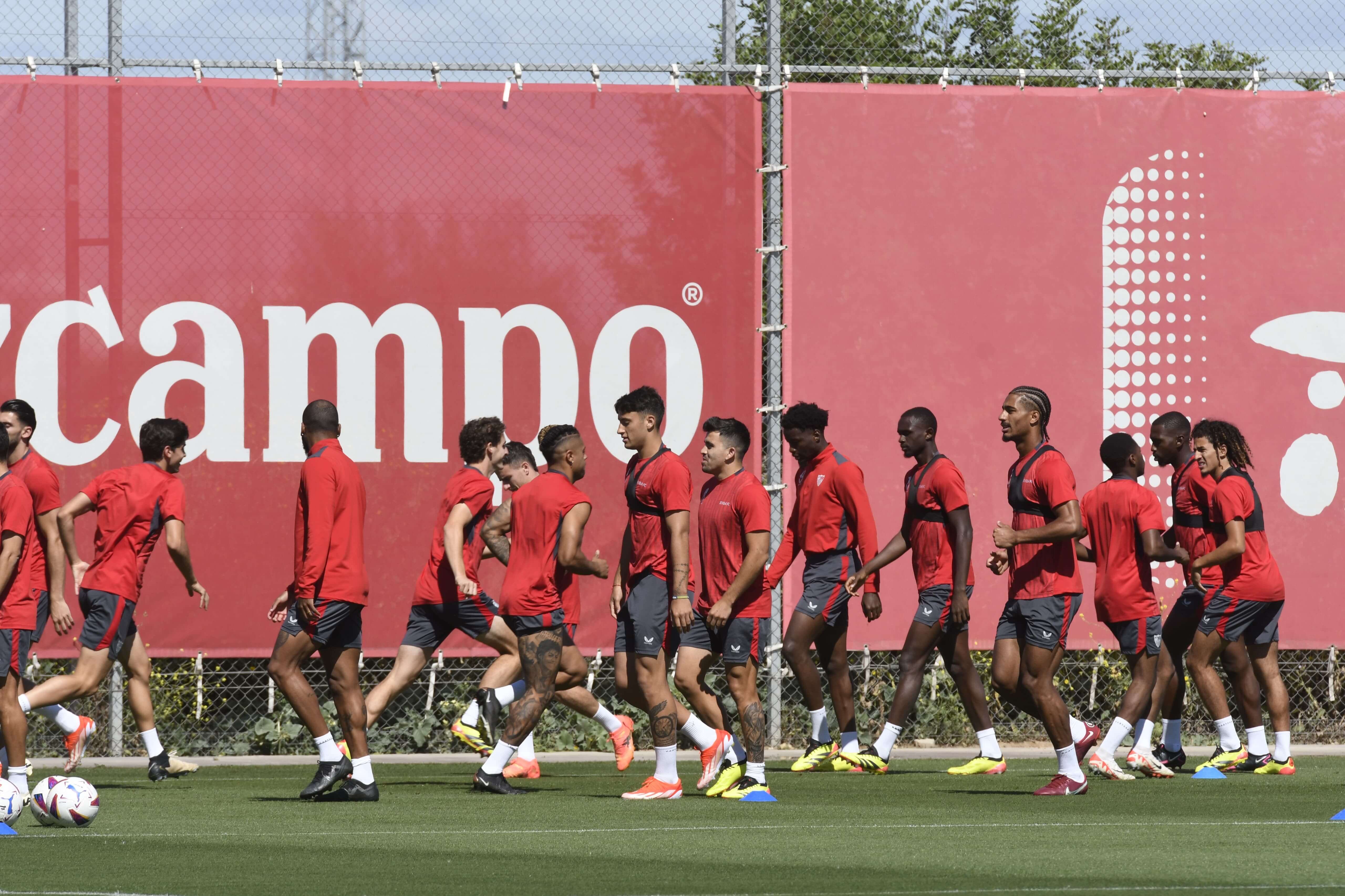  Imagen del entrenamiento del Sevilla este martes.