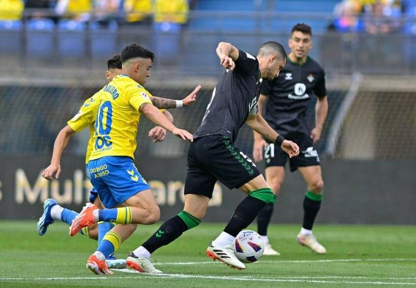Guido Rodríguez ante Las Palmas.