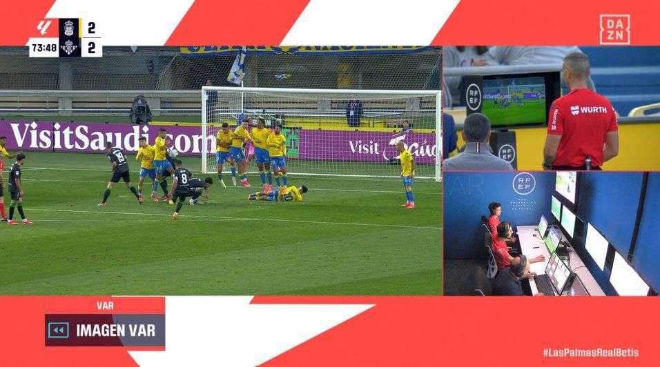  Imágen de la polémica en el partido del Betis. (Imagen: DAZN)