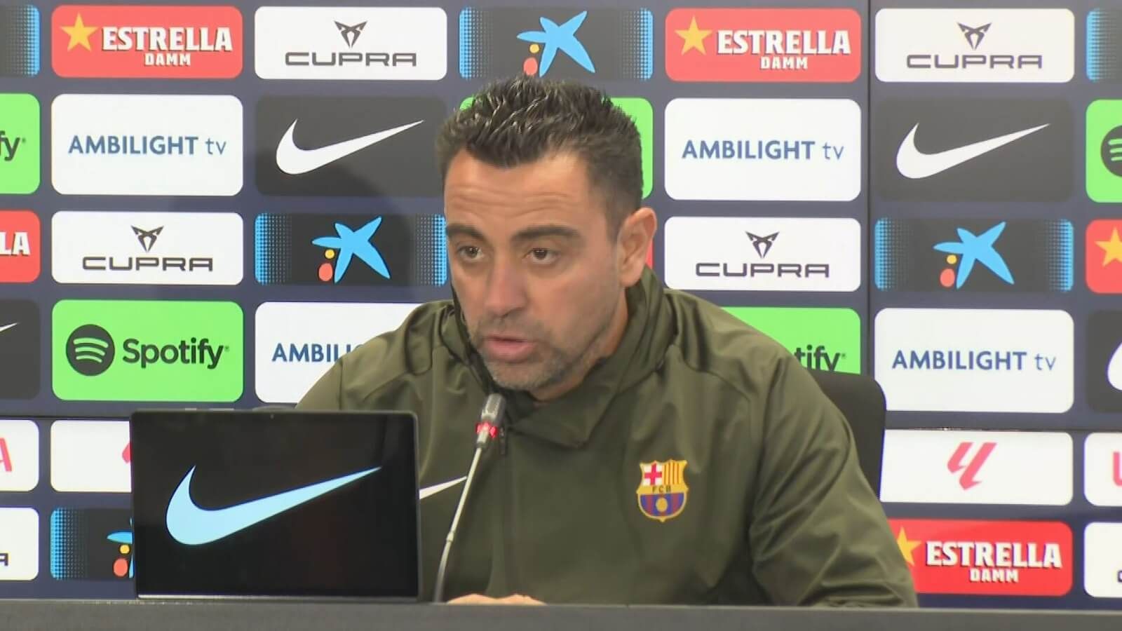  Xavi Hernández, en rueda de prensa.