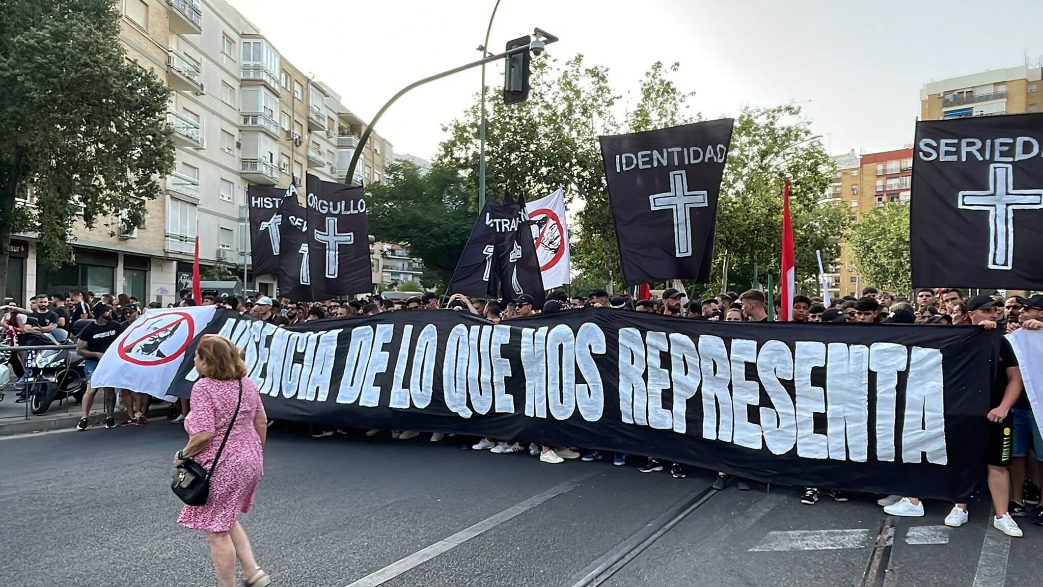  Imágenes de la protesta antes del Sevilla-Barça.