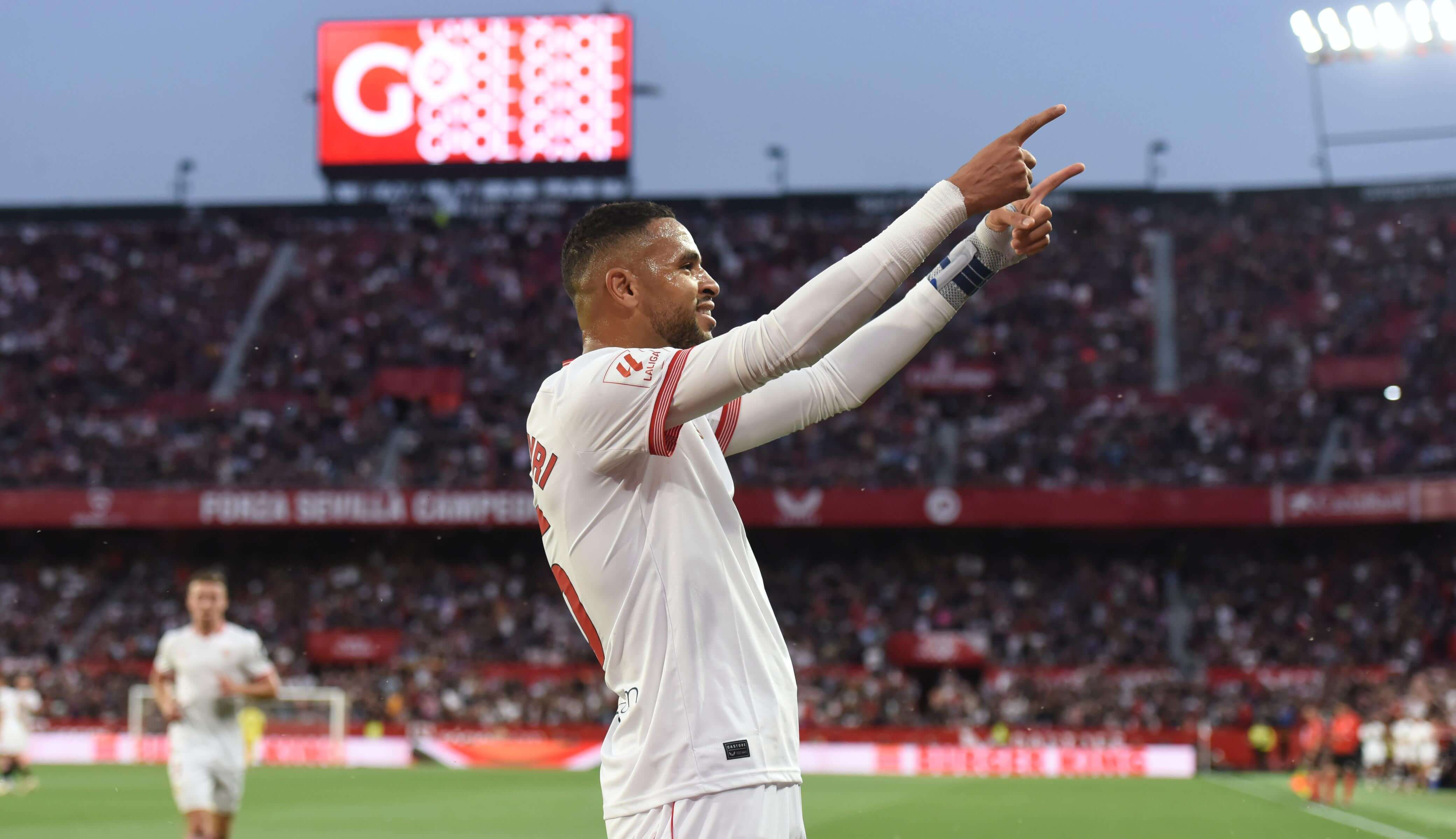 En-Nesyri celebra su gol al FC Barcelona