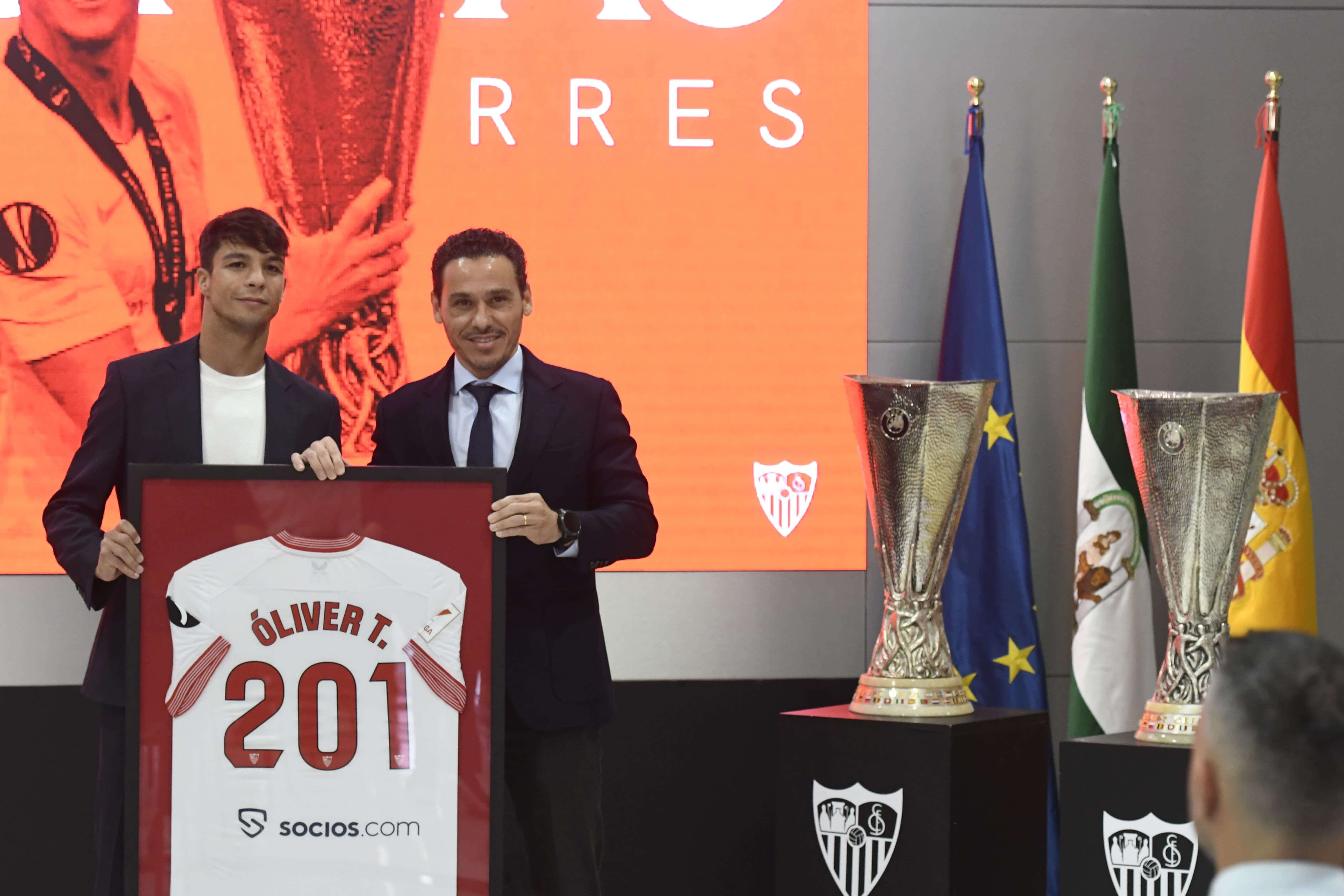  Óliver Torres, en su despedida del Sevilla FC