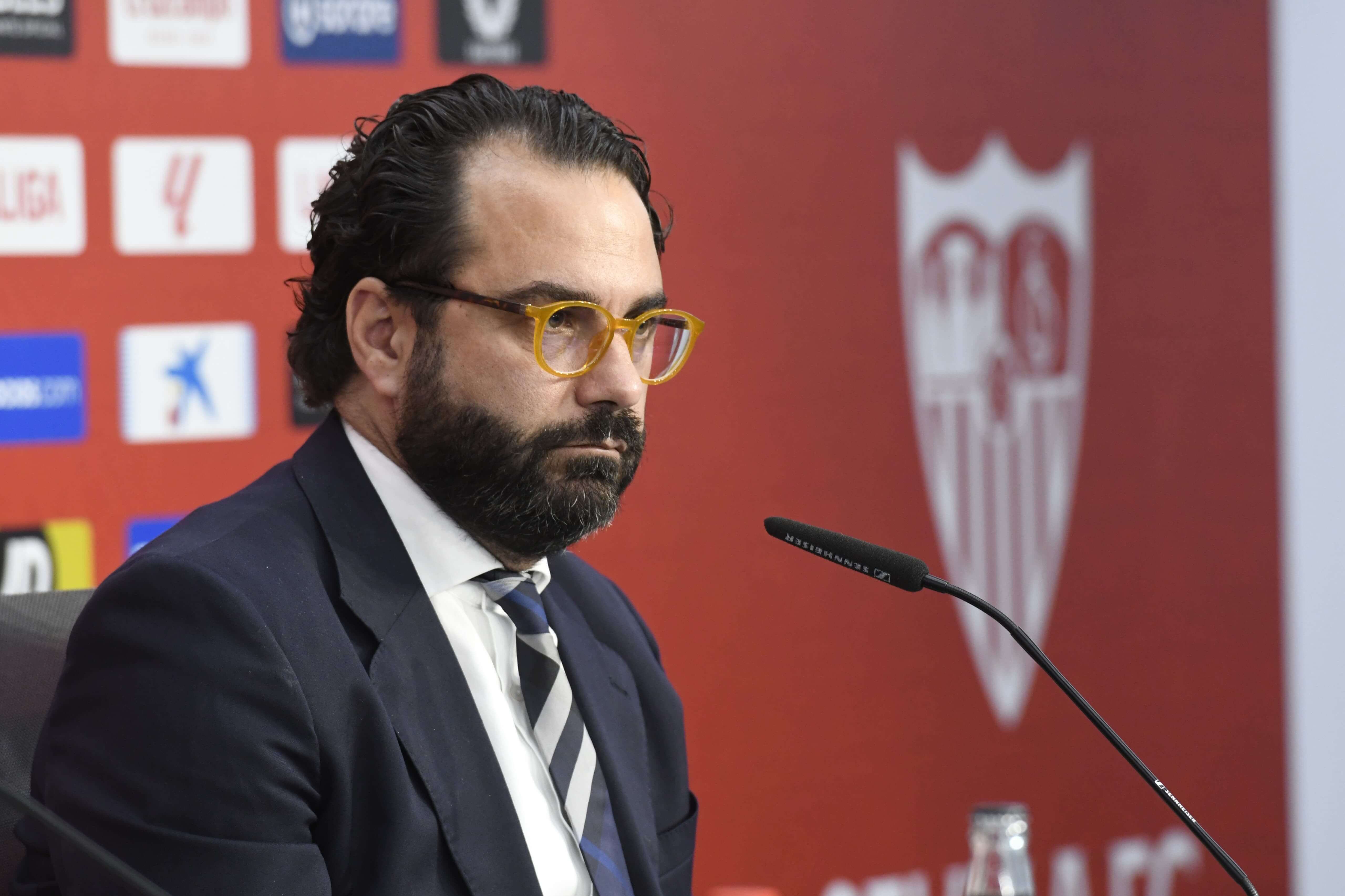  Víctor Orta en sala de prensa..