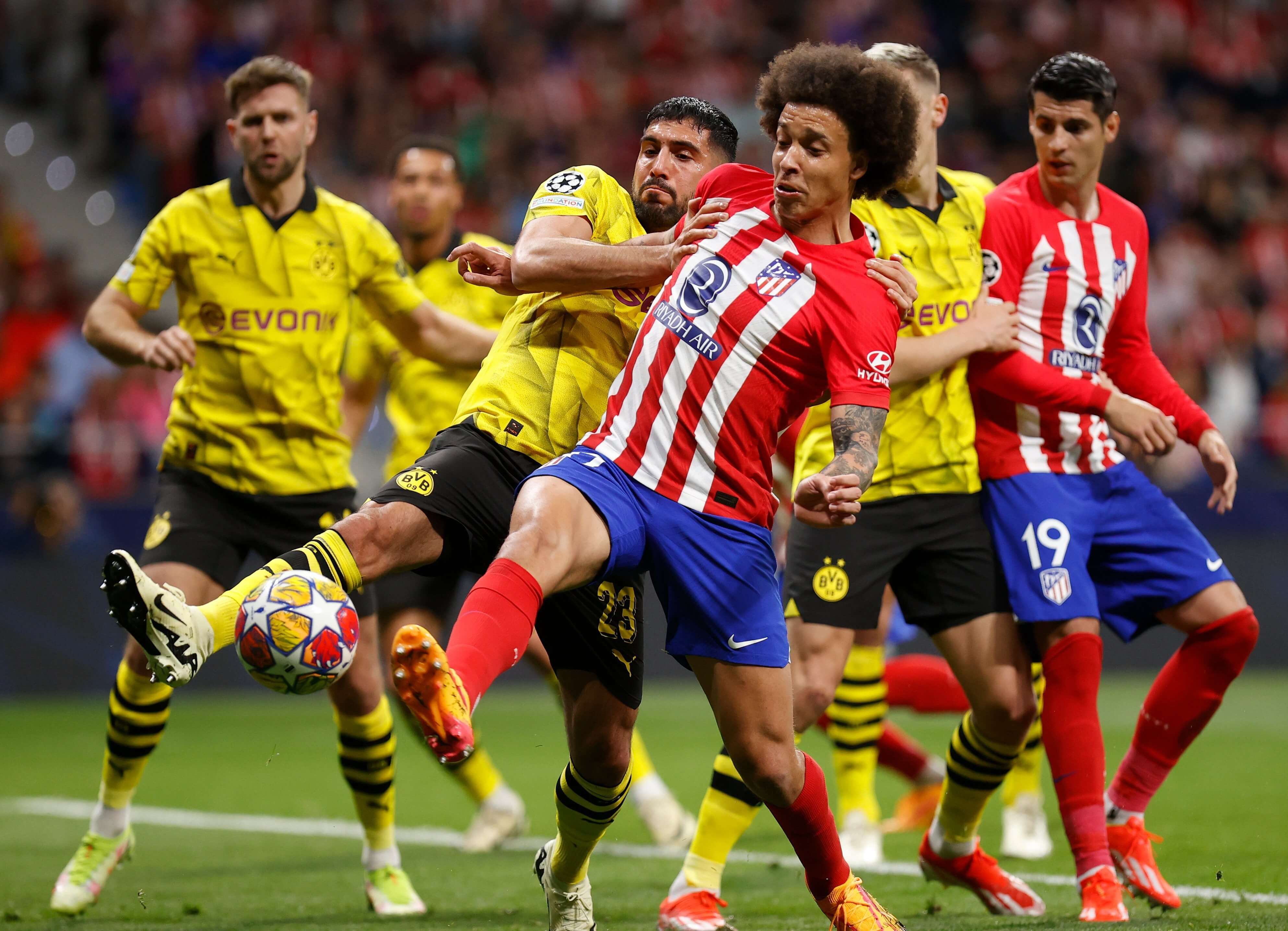  Axel Witsel, en el Atlético-Dortmund.