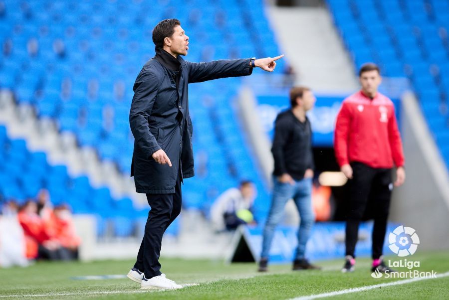 Xabi Alonso da instrucciones a sus jugadores en su etapa como entrenador del Sanse.