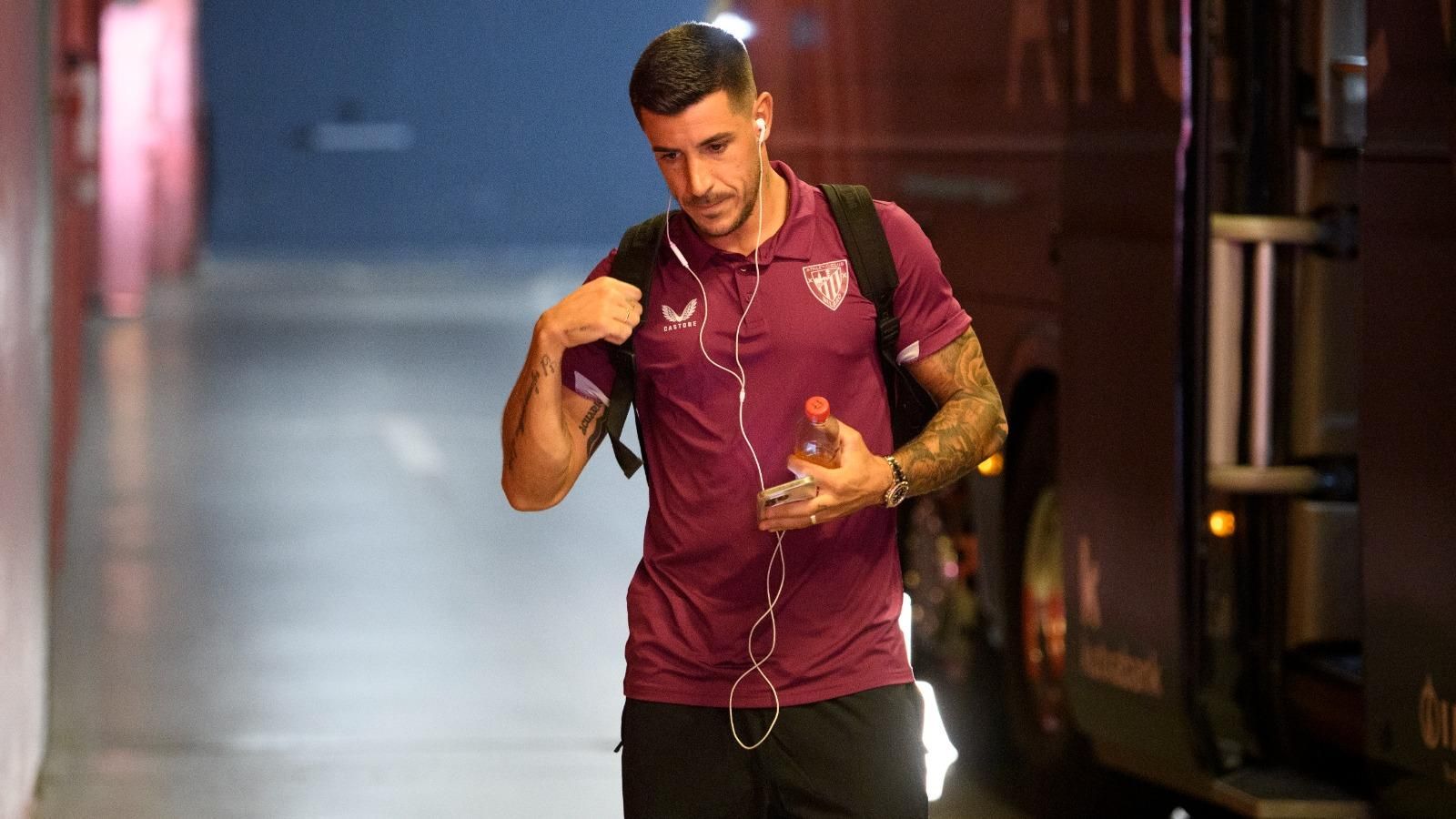  Llegada de Yuri Berchiche a San Mamés para jugar un partido.