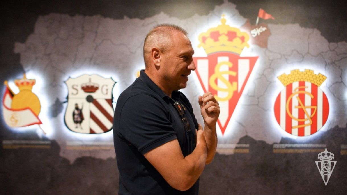  Dmitri Cheryshev, padre de Denis, en el Museo de El Molinón.