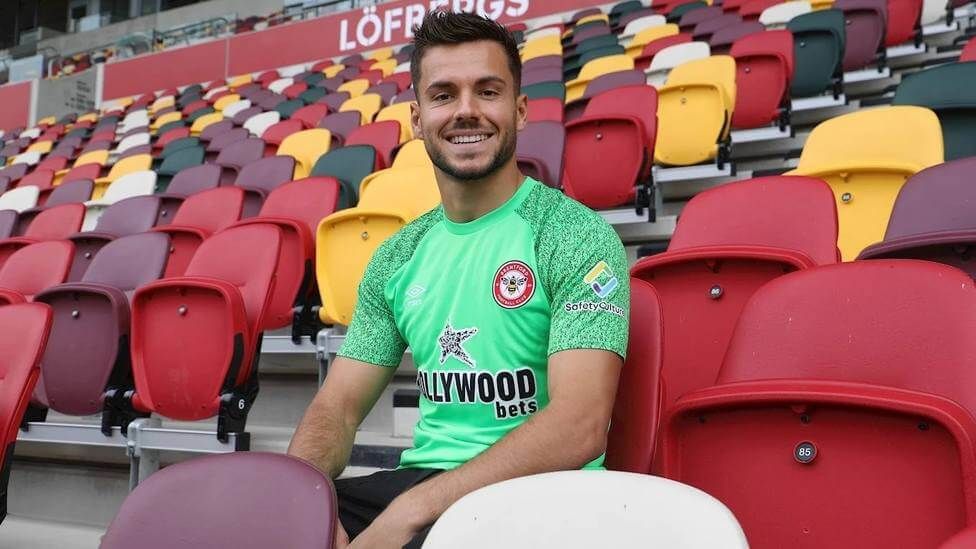  Álvaro Fernández, con el Brentford.