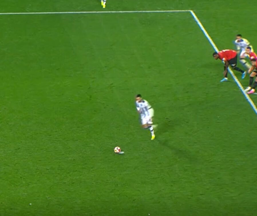  Larin, dentro del área. (Fuente RTVE)