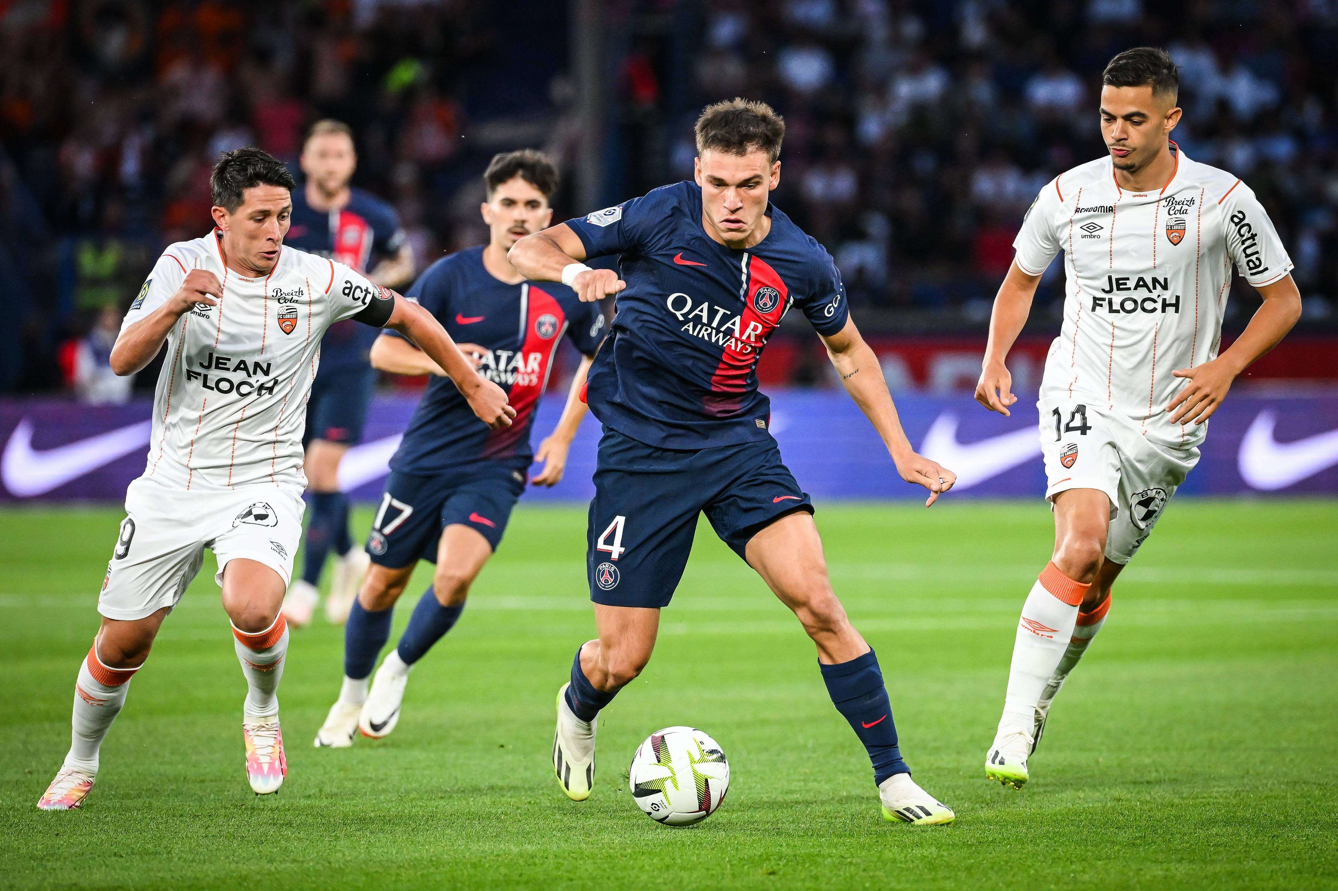  Manuel Ugarte, objetivo del Atlético, en un partido con el PSG.