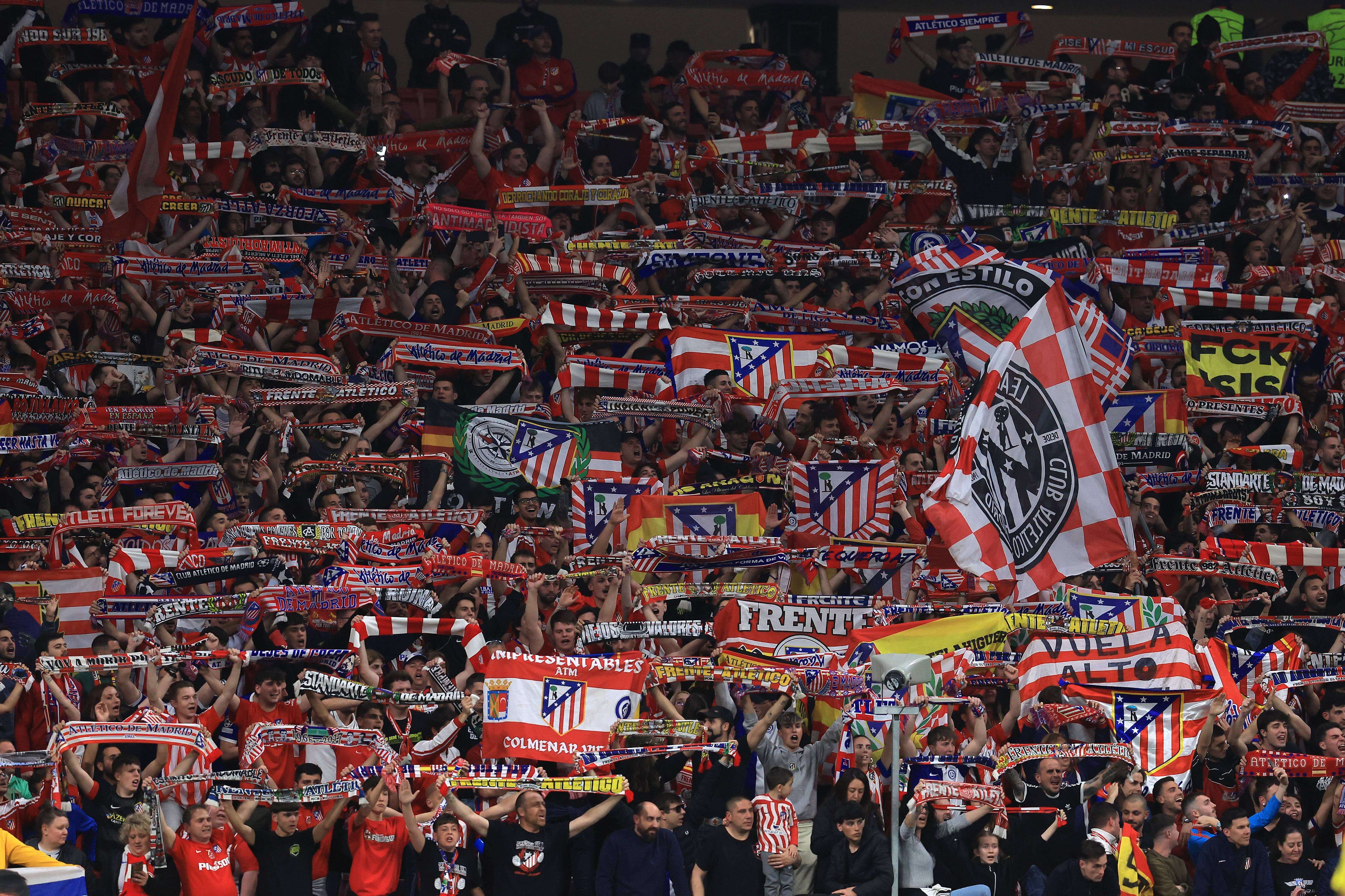 Los aficionados del Atlético de Madrid, en el partido contra el Dortmund (FOTO: Cordón Press).