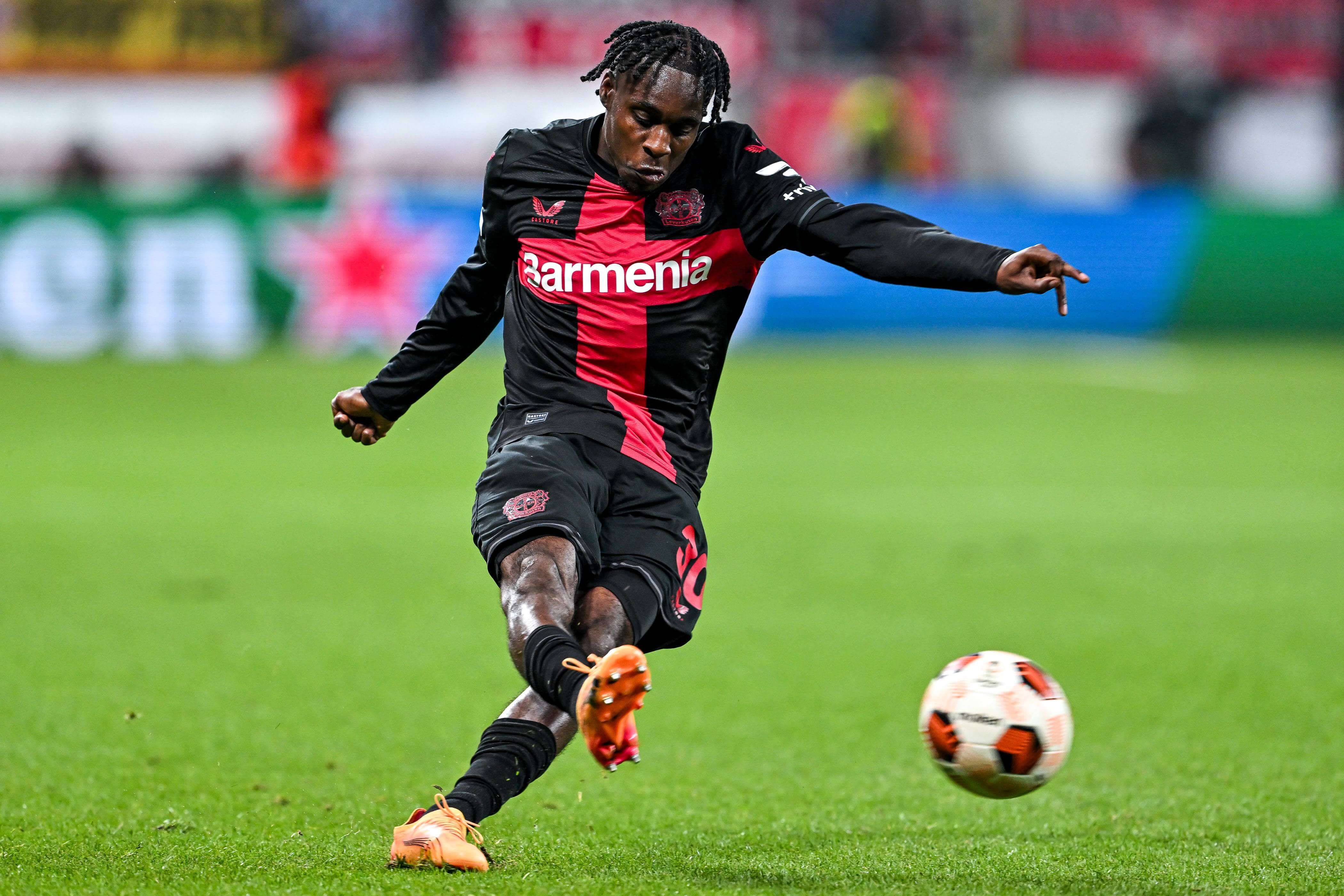  Frimpong, en un partido con el Bayer Leverkusen.