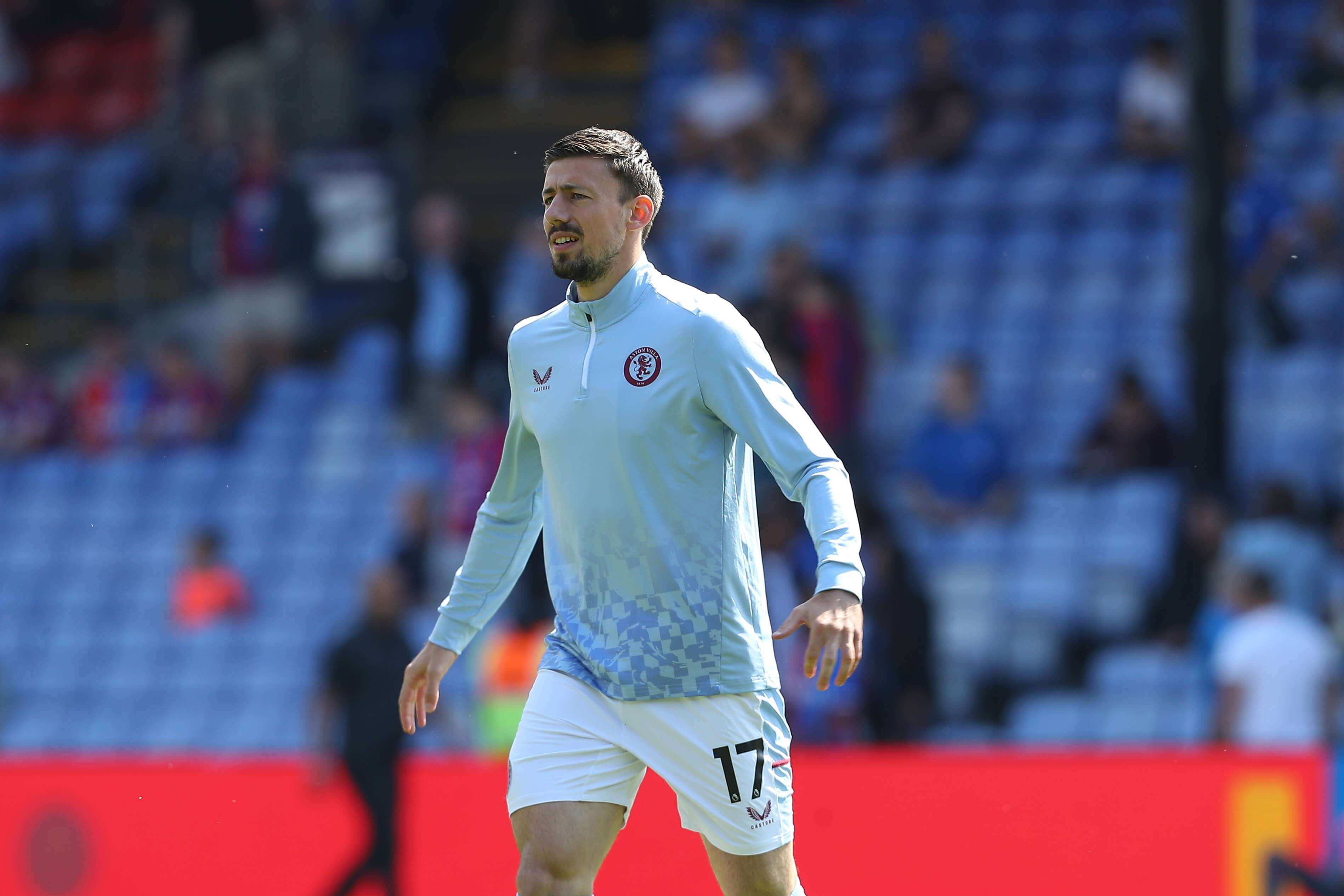 Lenglet, en un calentamiento del Aston Villa (FOTO: Cordón Press).