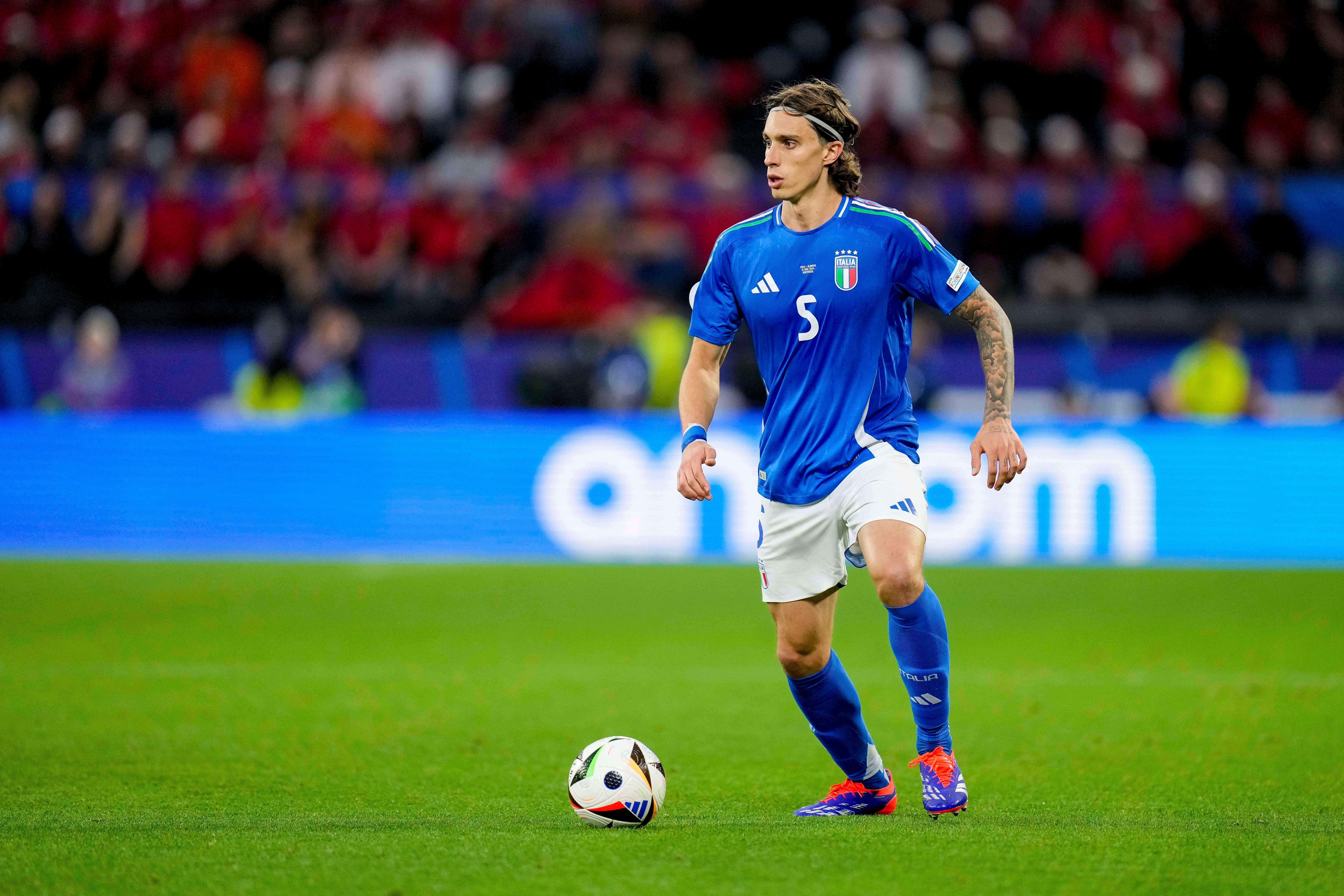 Riccardo Calafiori, antes de un partido con Italia en la Euro.
